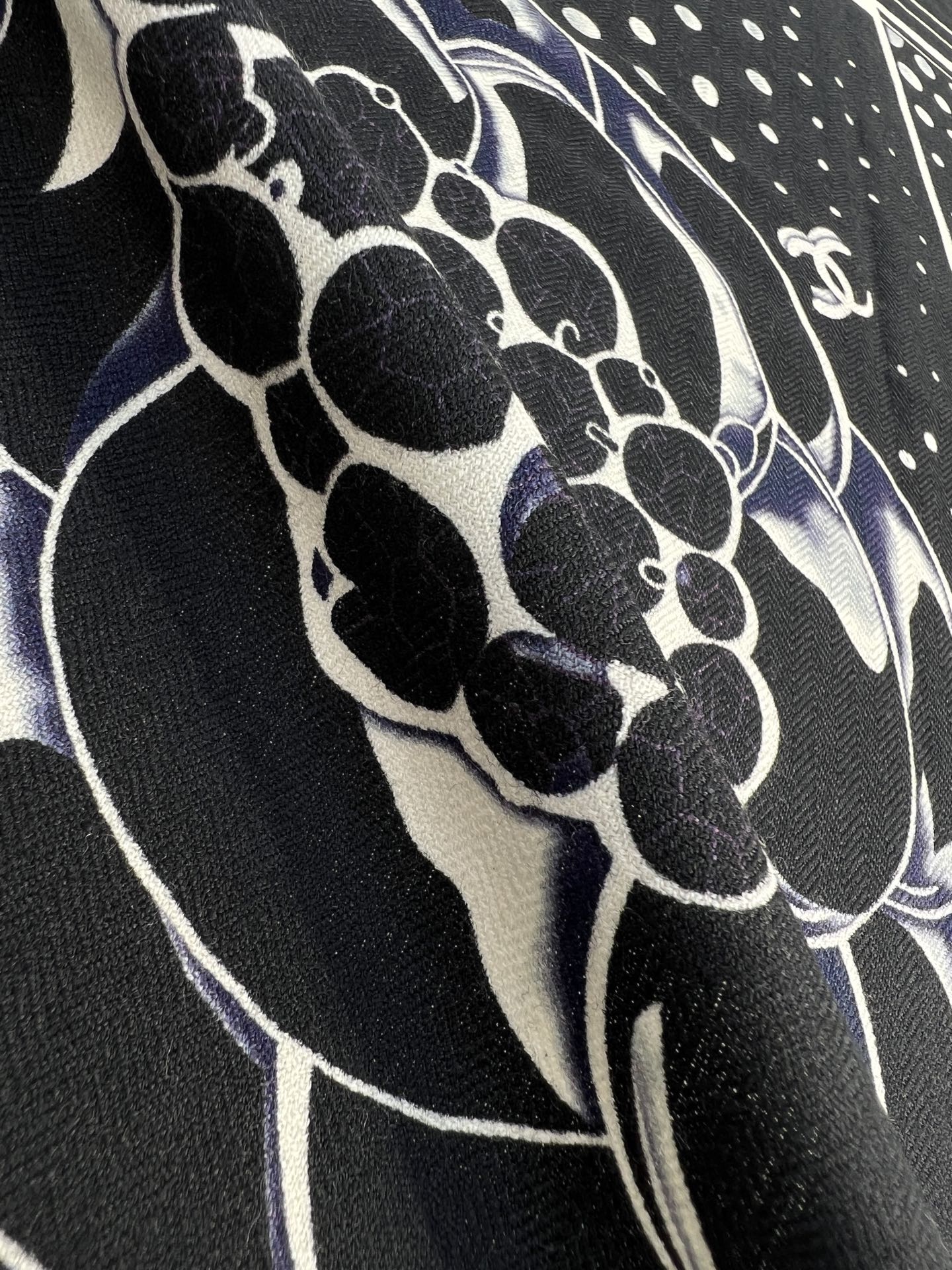 💰Chanel ~25秋冬新品～【五角星山茶花】
【140双面丝毛披肩】

手工卷边丝毛方巾（30%桑蚕