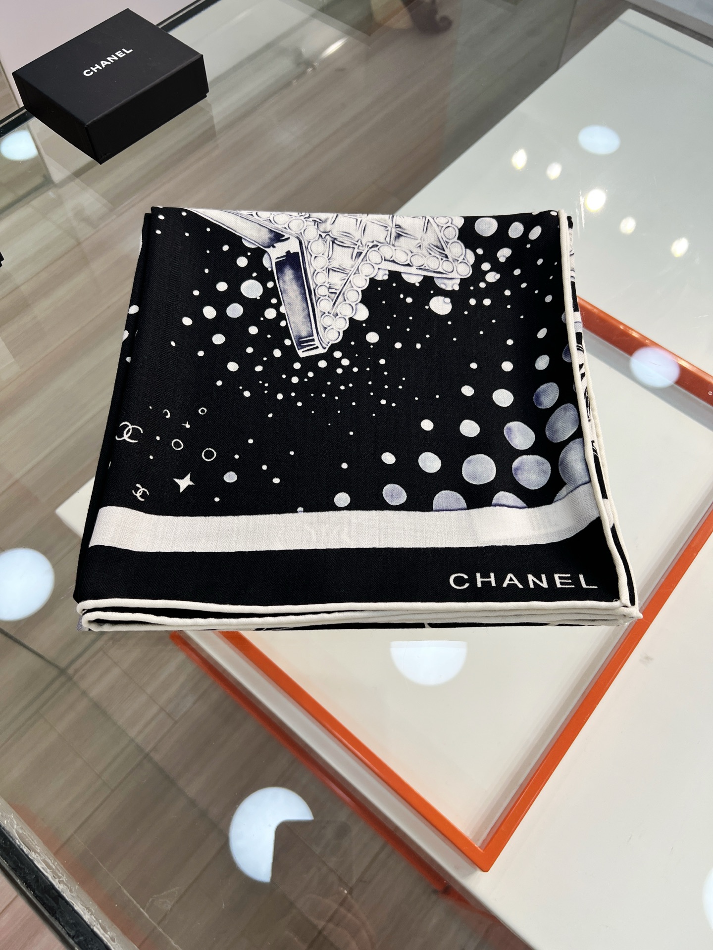 💰Chanel ~25秋冬新品～【五角星山茶花】
【140双面丝毛披肩】

手工卷边丝毛方巾（30%桑蚕