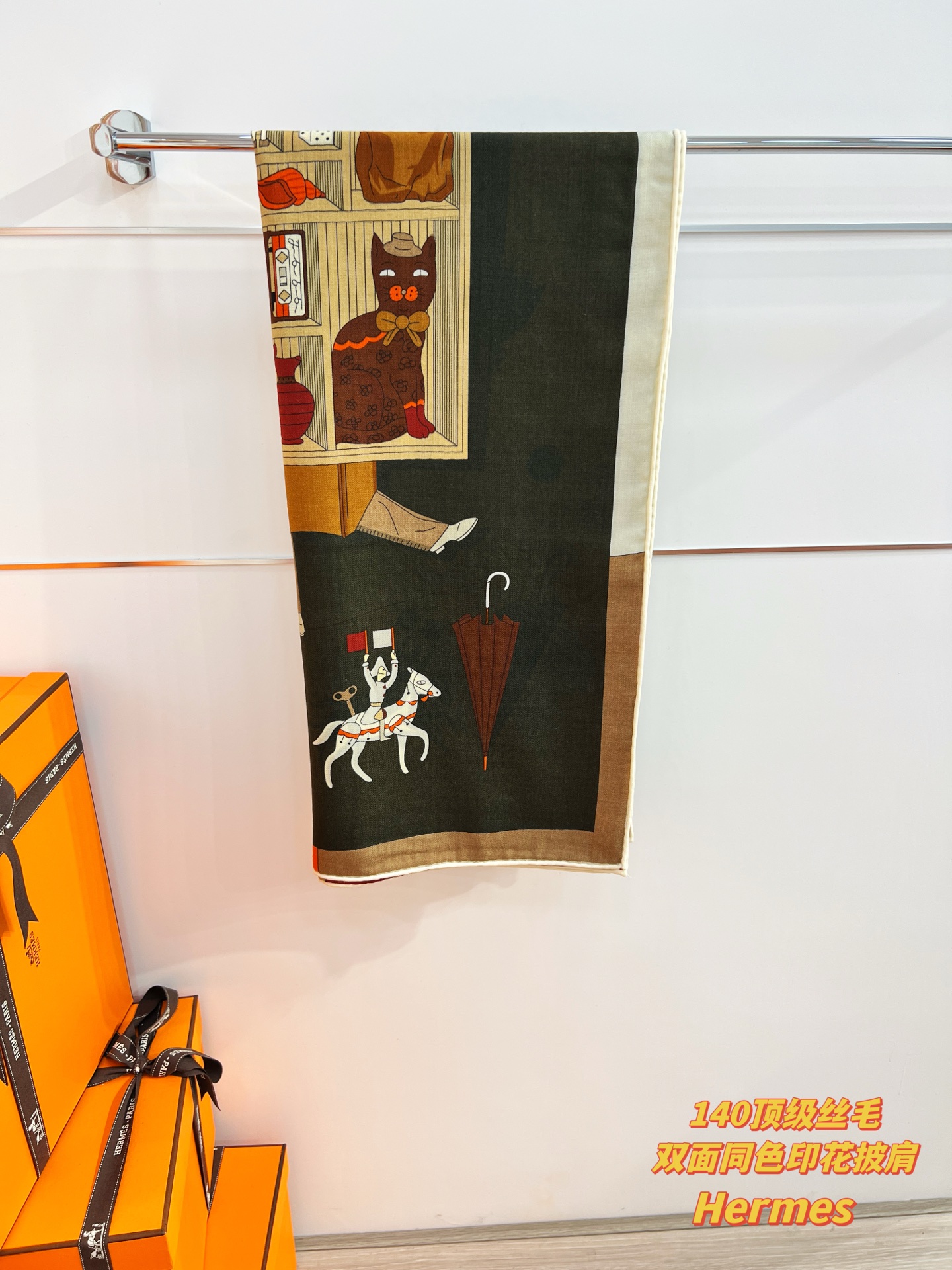 💟“2025年精巧错觉”140双面丝毛披肩~Hermes 

手工卷边真丝方巾（30%桑蚕丝70%羊毛）