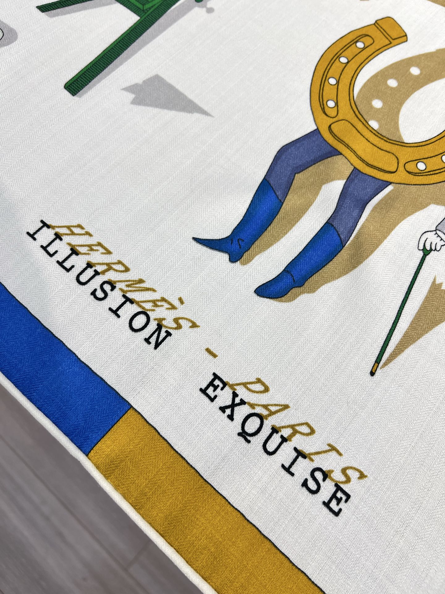 💟“2025年精巧错觉”140双面丝毛披肩~Hermes 

手工卷边真丝方巾（30%桑蚕丝70%羊毛）