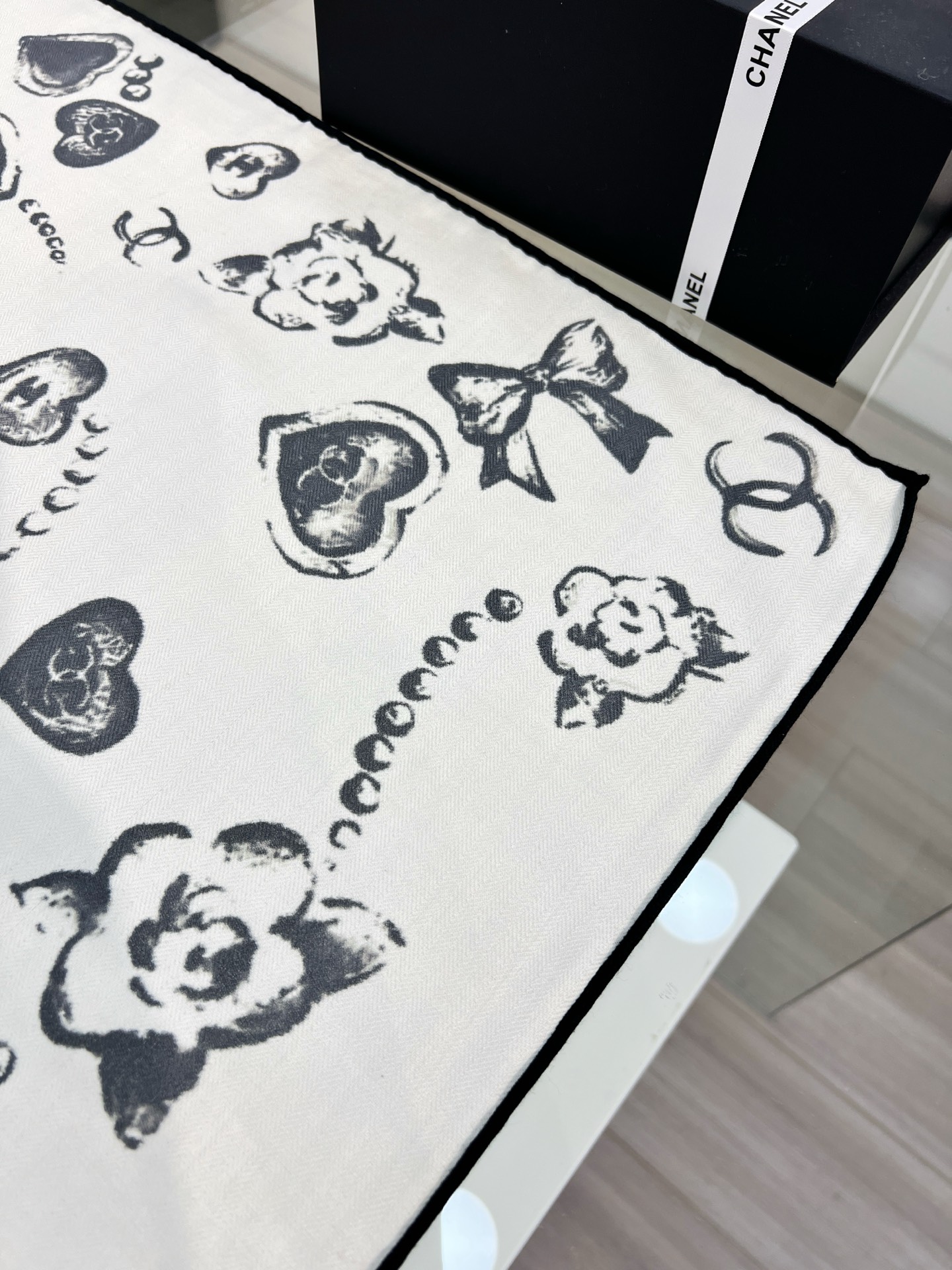 Chanel ~25秋冬新品～【爱心珍珠四叶草】【140双面丝毛披肩】手工卷边丝毛方巾（30%桑蚕丝70
