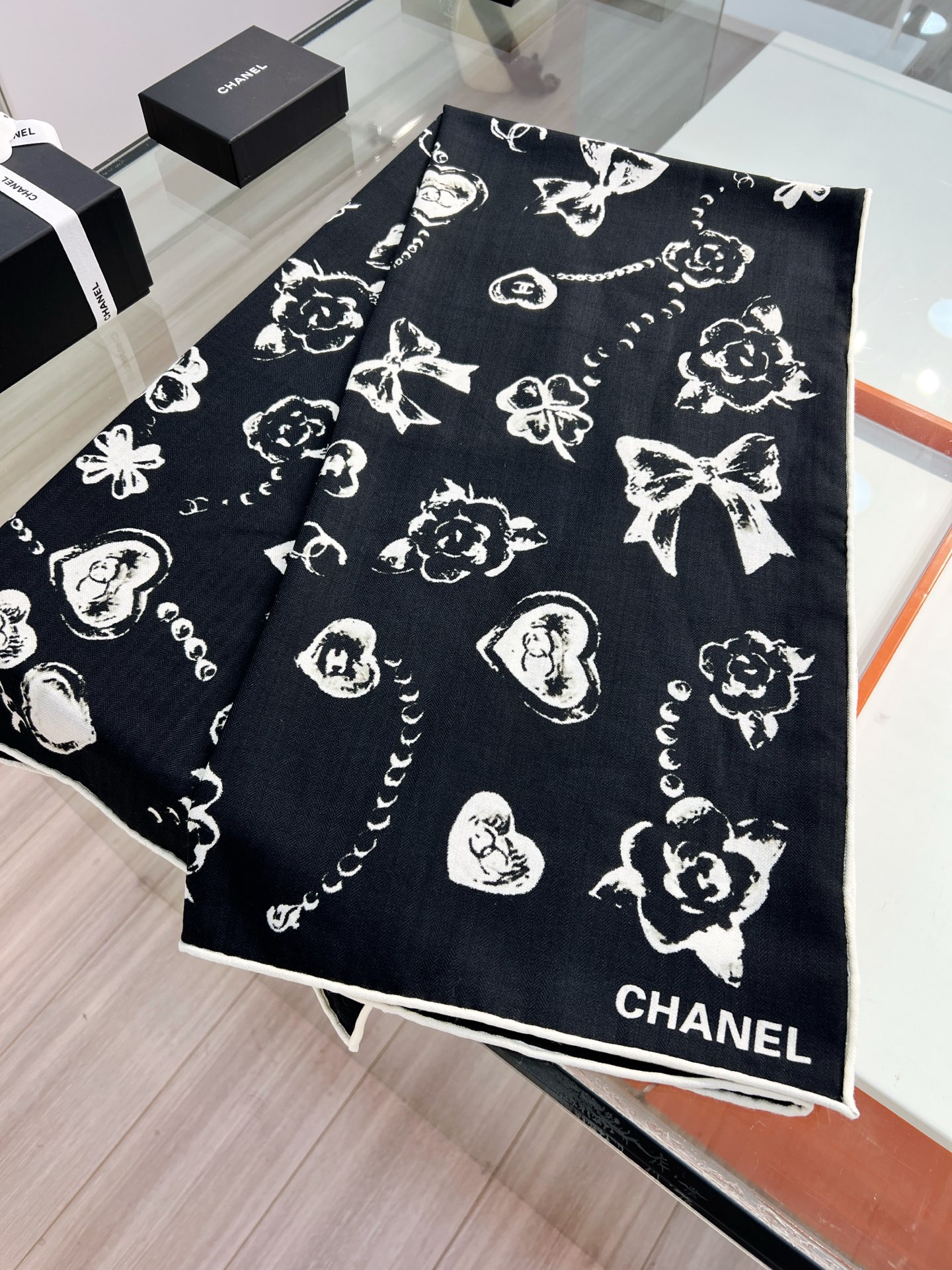 Chanel ~25秋冬新品～【爱心珍珠四叶草】【140双面丝毛披肩】手工卷边丝毛方巾（30%桑蚕丝70