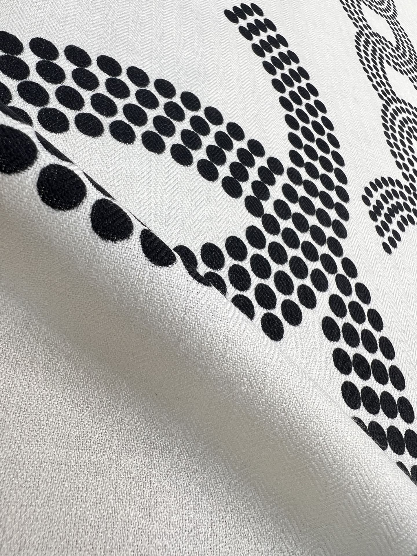 💰Chanel ~25秋冬新品~【双C大链条组合】【140双面丝毛披肩】手工卷边丝毛方巾(30%桑蚕丝7