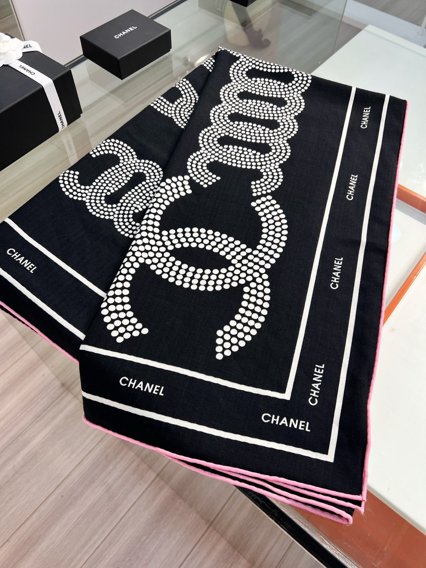 💰Chanel ~25秋冬新品~【双C大链条组合】【140双面丝毛披肩】手工卷边丝毛方巾(30%桑蚕丝7