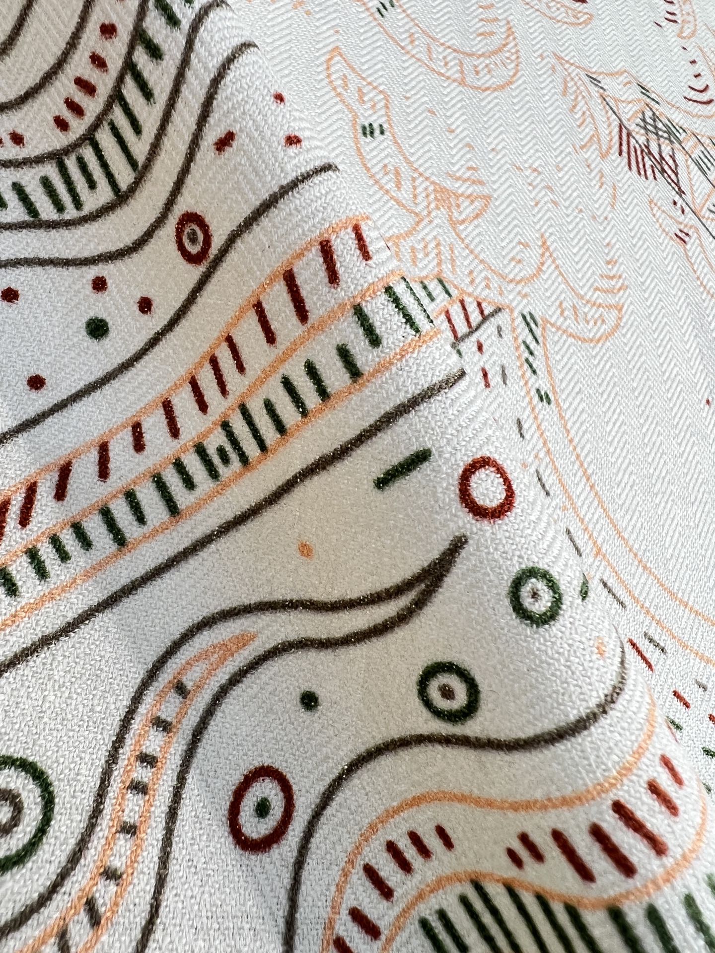 💟2025年秋冬新款羊绒 正在接通中”140方巾～Hermes 

手工卷边丝绒方巾（30%桑蚕丝70%