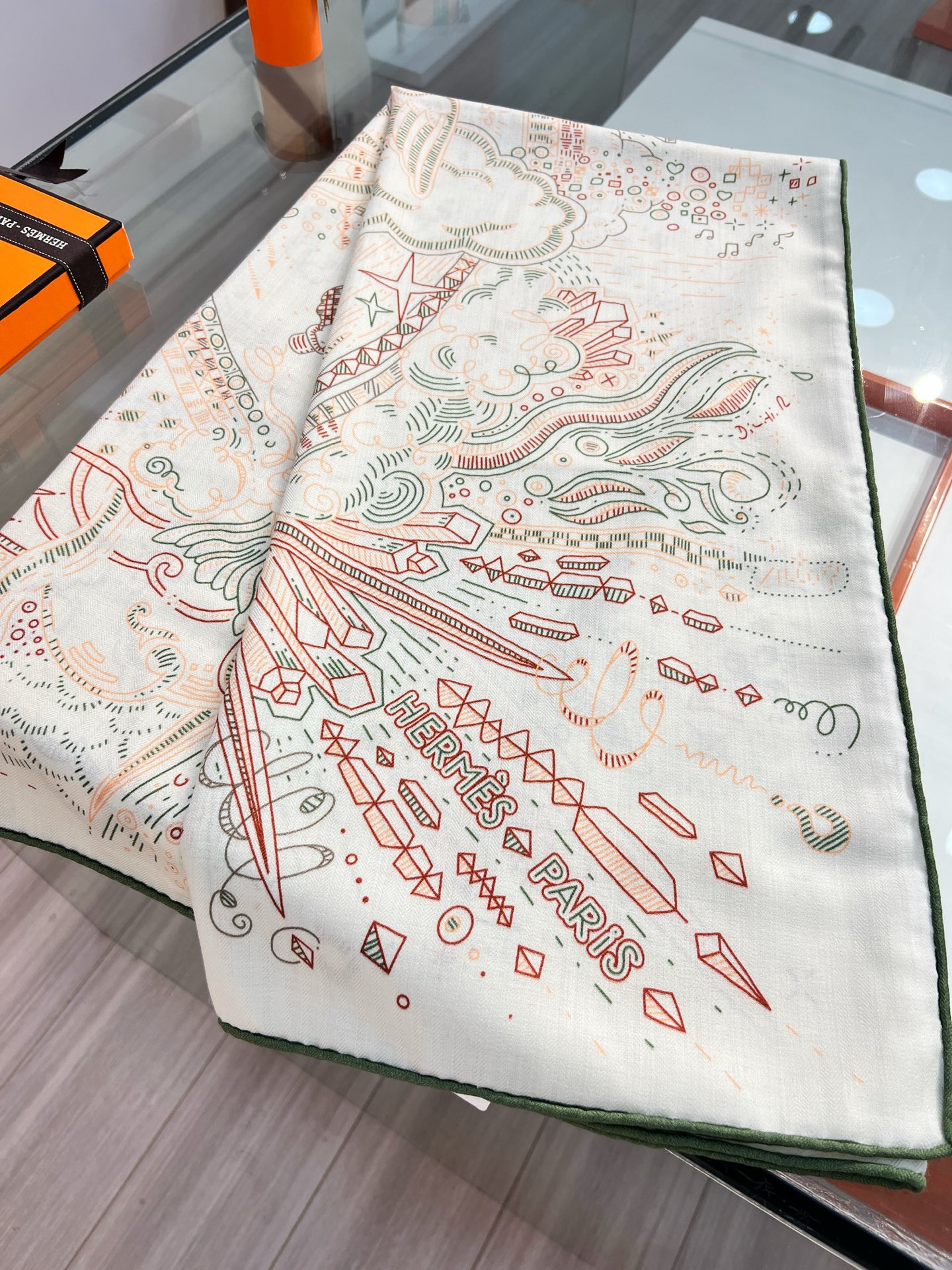 💟2025年秋冬新款羊绒 正在接通中”140方巾～Hermes 

手工卷边丝绒方巾（30%桑蚕丝70%