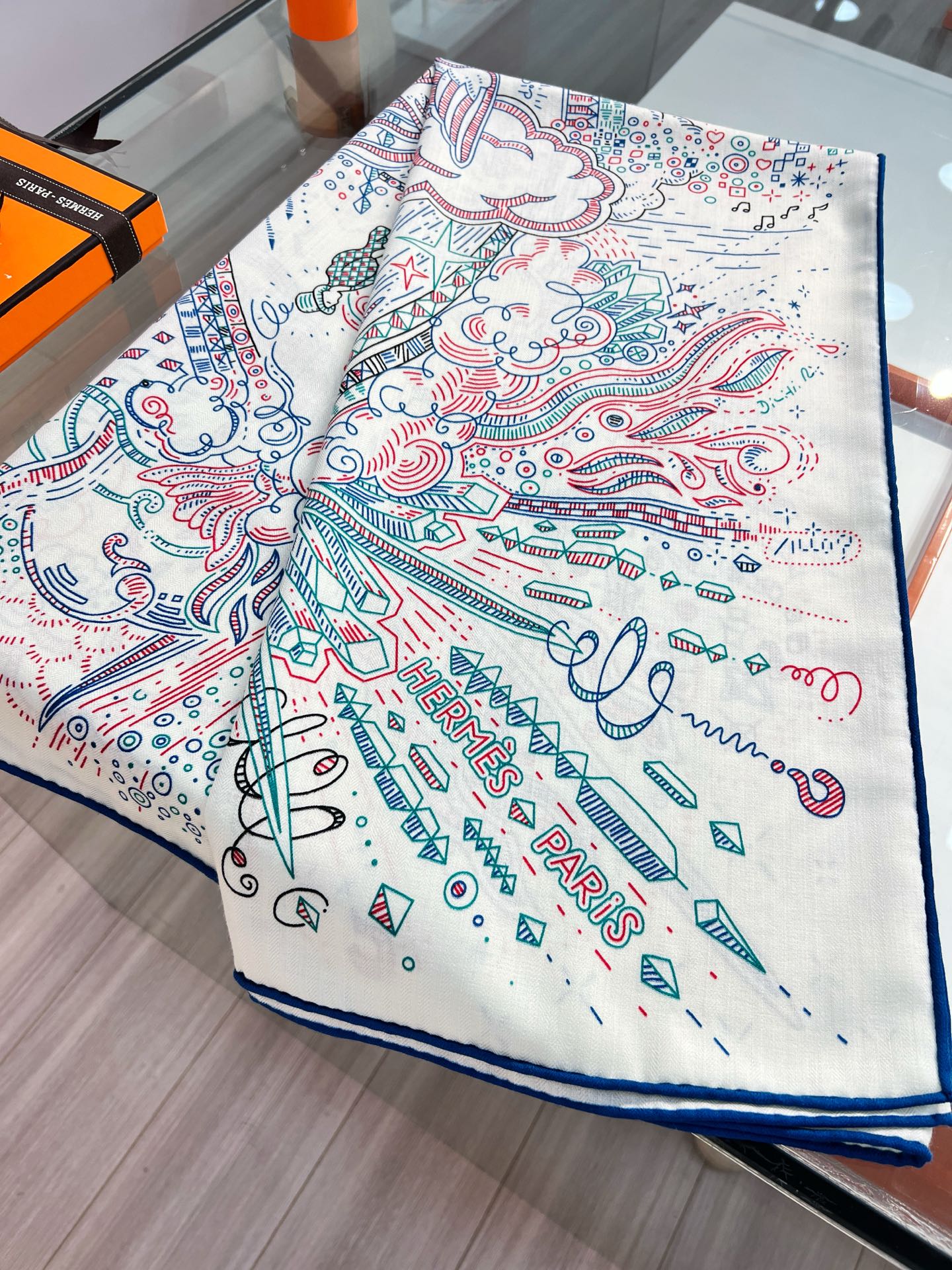 💟2025年秋冬羊绒新款 正在接通中 140方巾～Hermes 

手工卷边丝羊绒方巾（30%桑蚕丝70