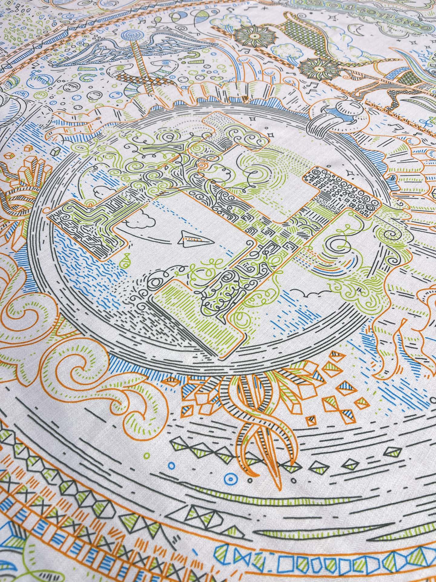 💟2025年秋冬羊绒新款 正在接通中 140方巾～Hermes 

手工卷边丝羊绒方巾（30%桑蚕丝70