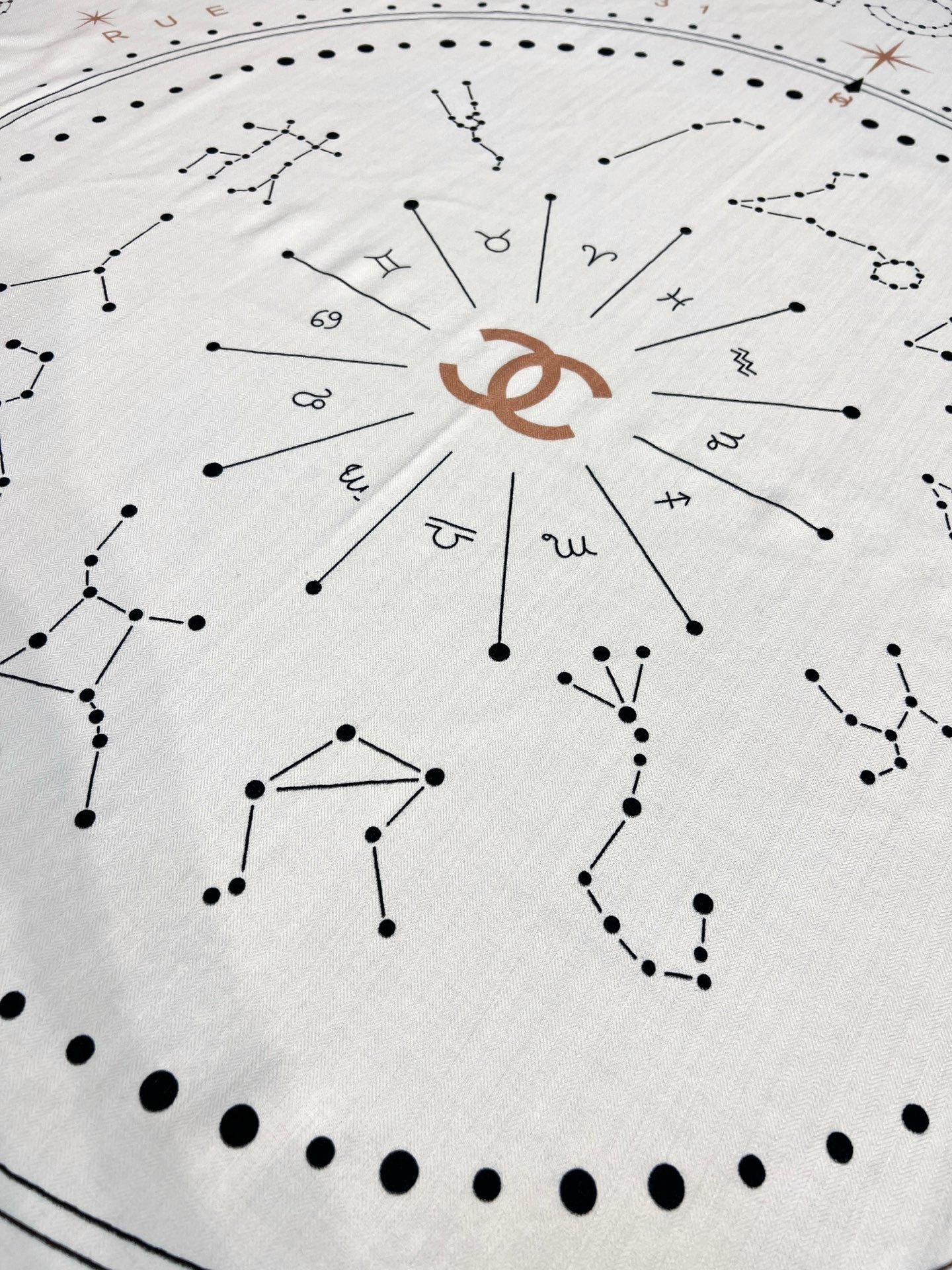 💰Chanel ~25秋冬新品~【十二星座系列】【140双面丝毛披肩】手工卷边丝毛方巾(30%桑蚕丝70