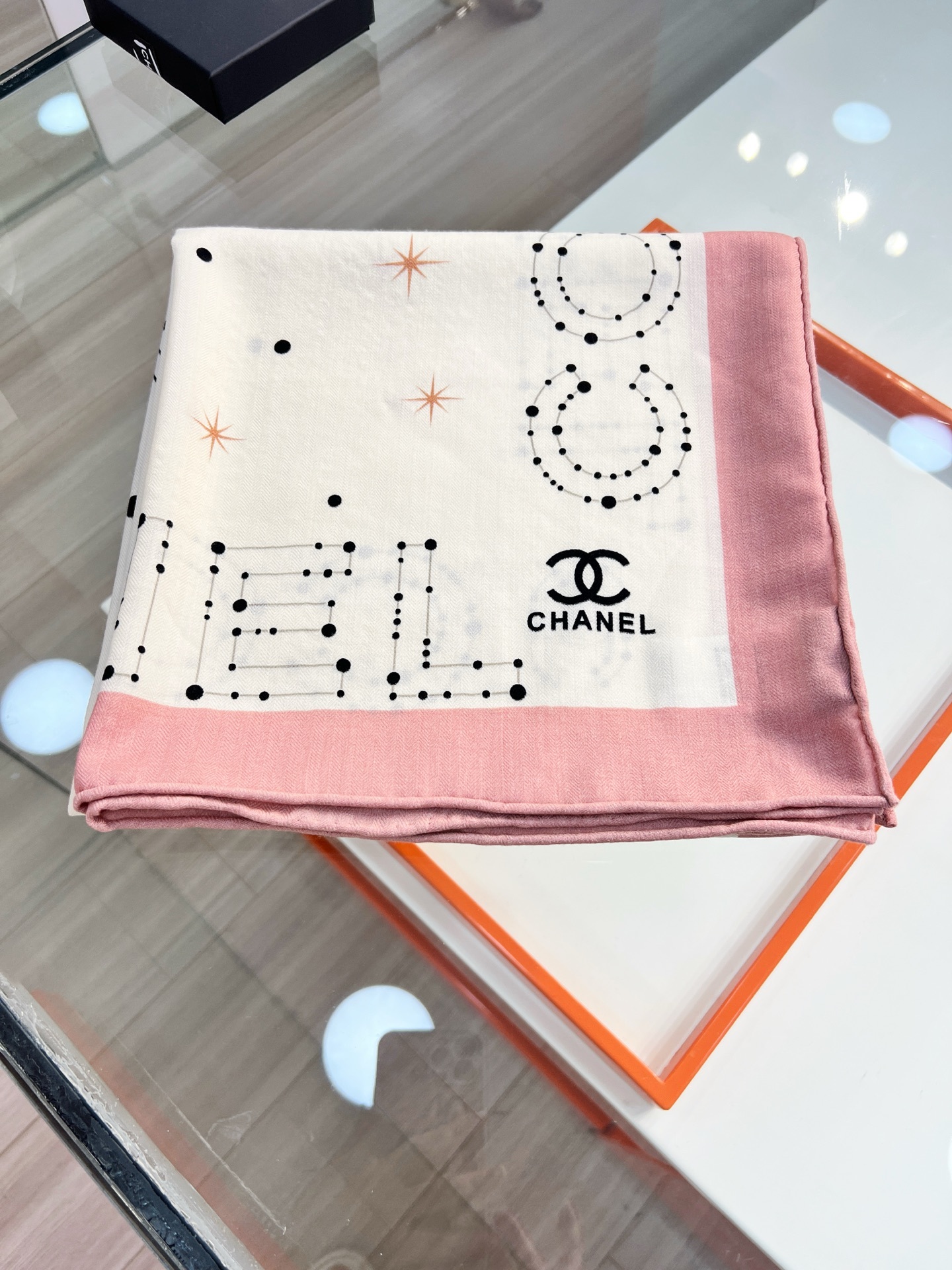 💰Chanel ~25秋冬新品~【十二星座系列】【140双面丝毛披肩】手工卷边丝毛方巾(30%桑蚕丝70