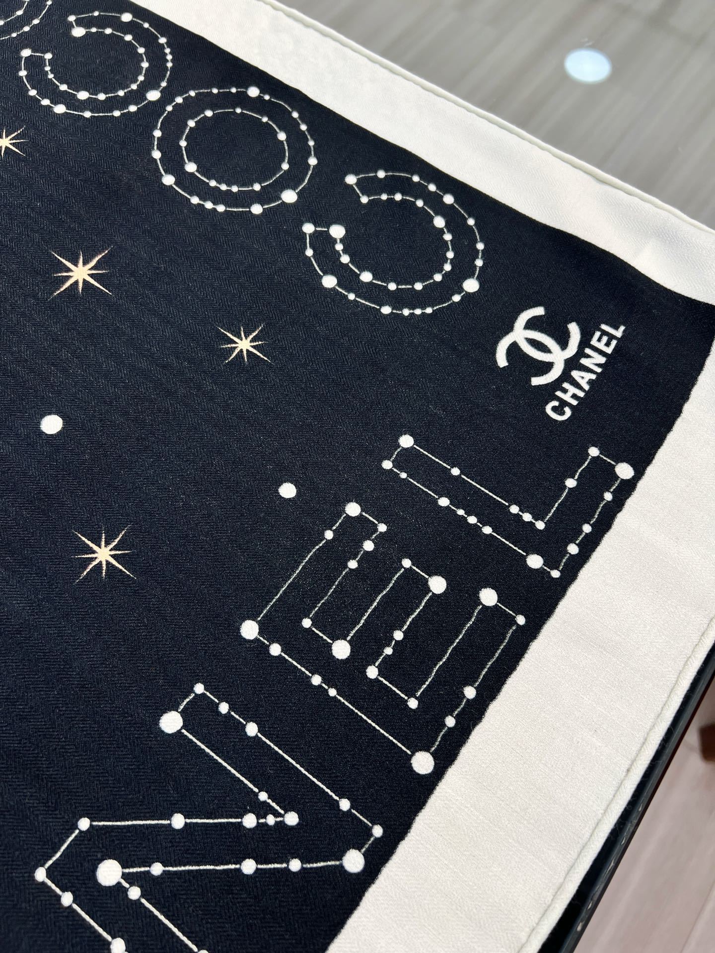💰Chanel ~25秋冬新品~【十二星座系列】【140双面丝毛披肩】手工卷边丝毛方巾(30%桑蚕丝70