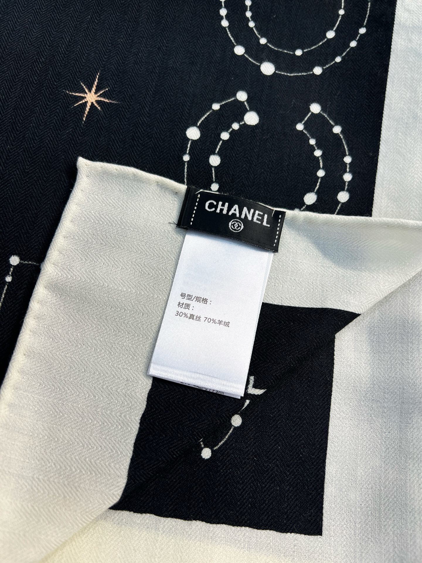 💰Chanel ~25秋冬新品~【十二星座系列】【140双面丝毛披肩】手工卷边丝毛方巾(30%桑蚕丝70