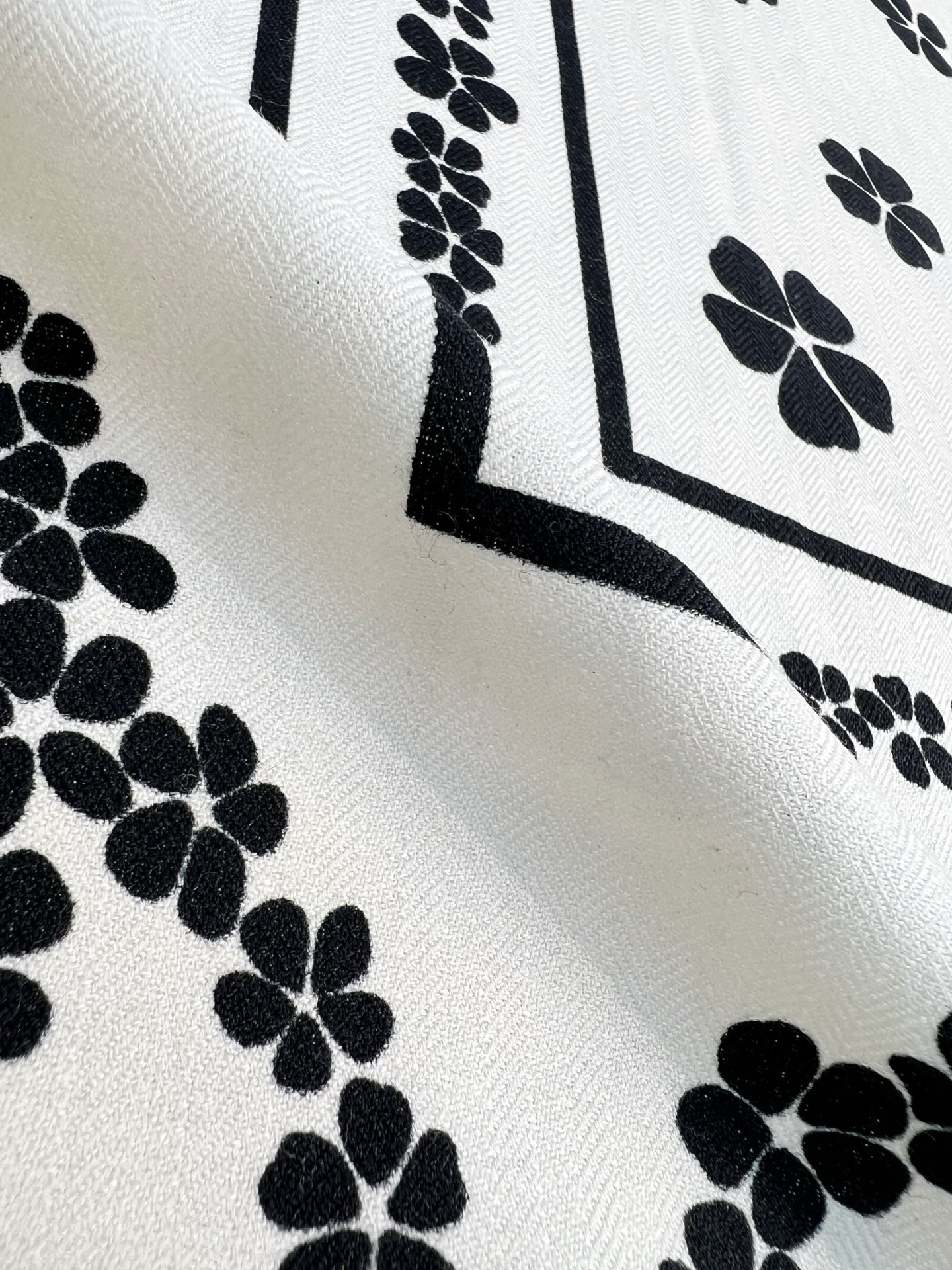 💰Chanel ~25秋冬新品～【幸运草双C组合】【140双面丝毛披肩】手工卷边丝毛方巾（30%桑蚕丝7