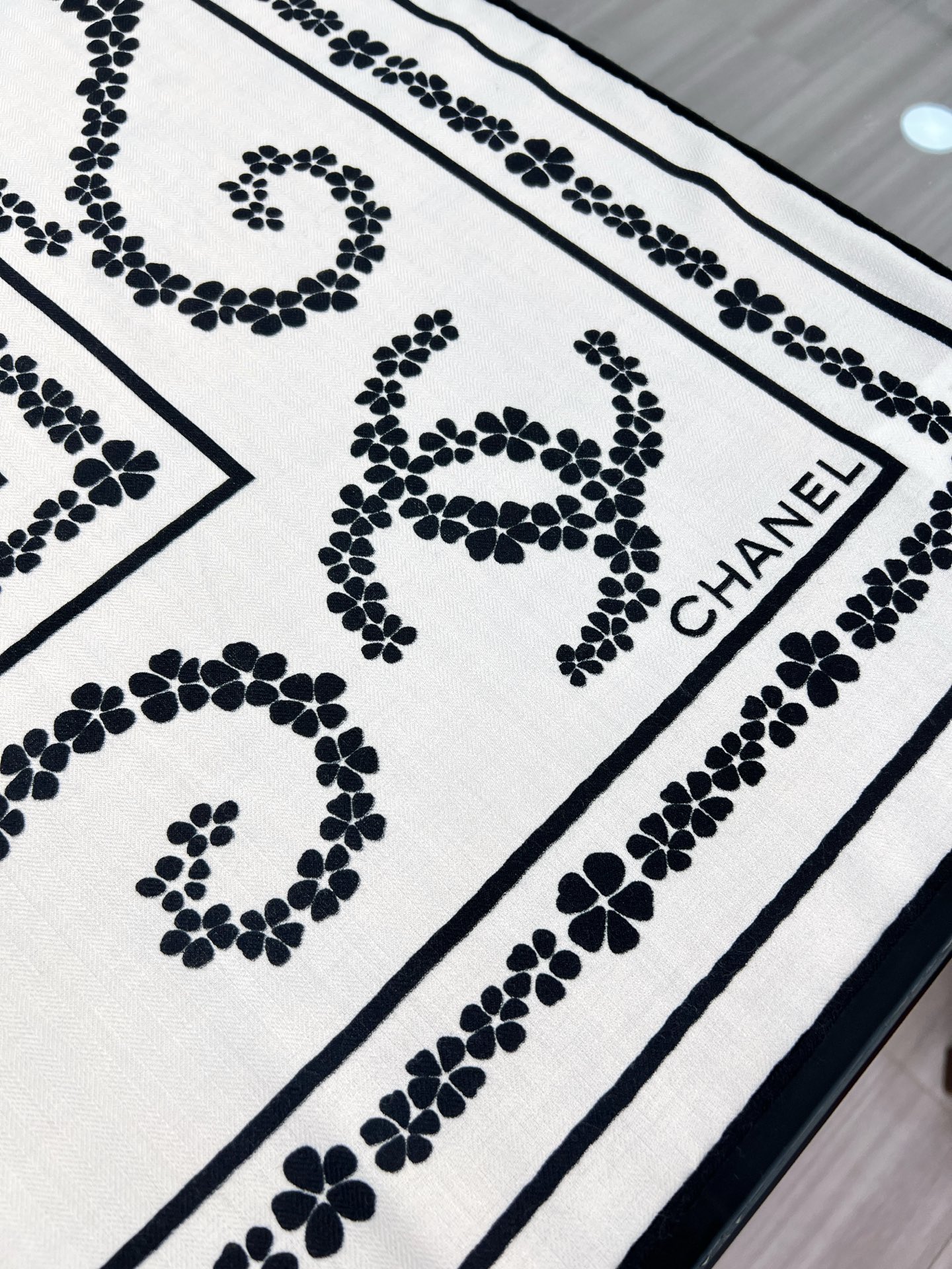 💰Chanel ~25秋冬新品～【幸运草双C组合】【140双面丝毛披肩】手工卷边丝毛方巾（30%桑蚕丝7