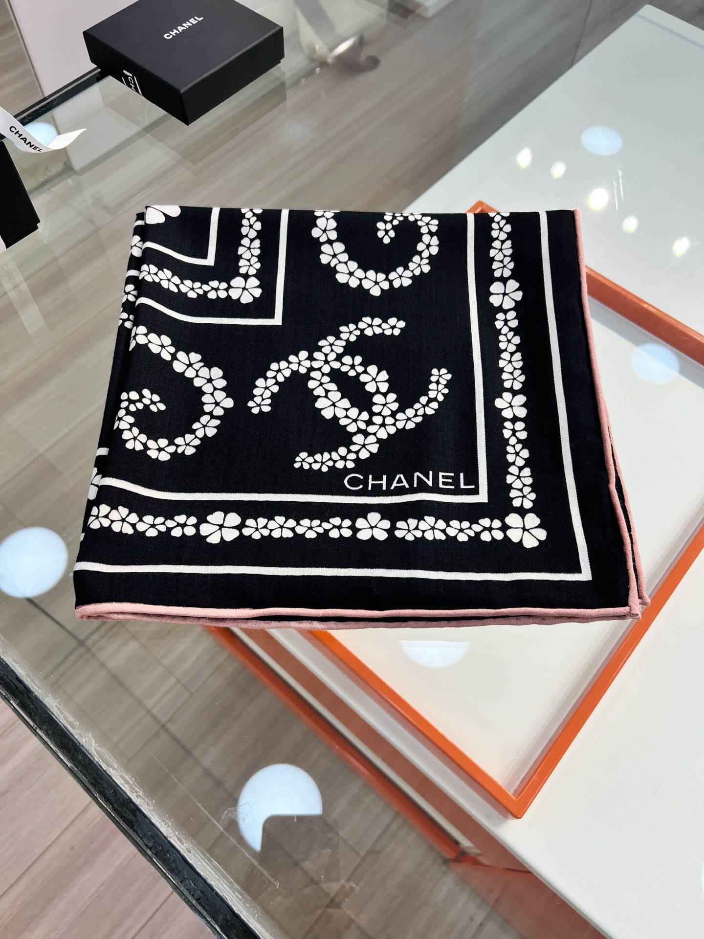 💰Chanel ~25秋冬新品~【幸运草双C组合】【140双面丝毛披肩】手工卷边丝毛方巾(30%桑蚕丝7