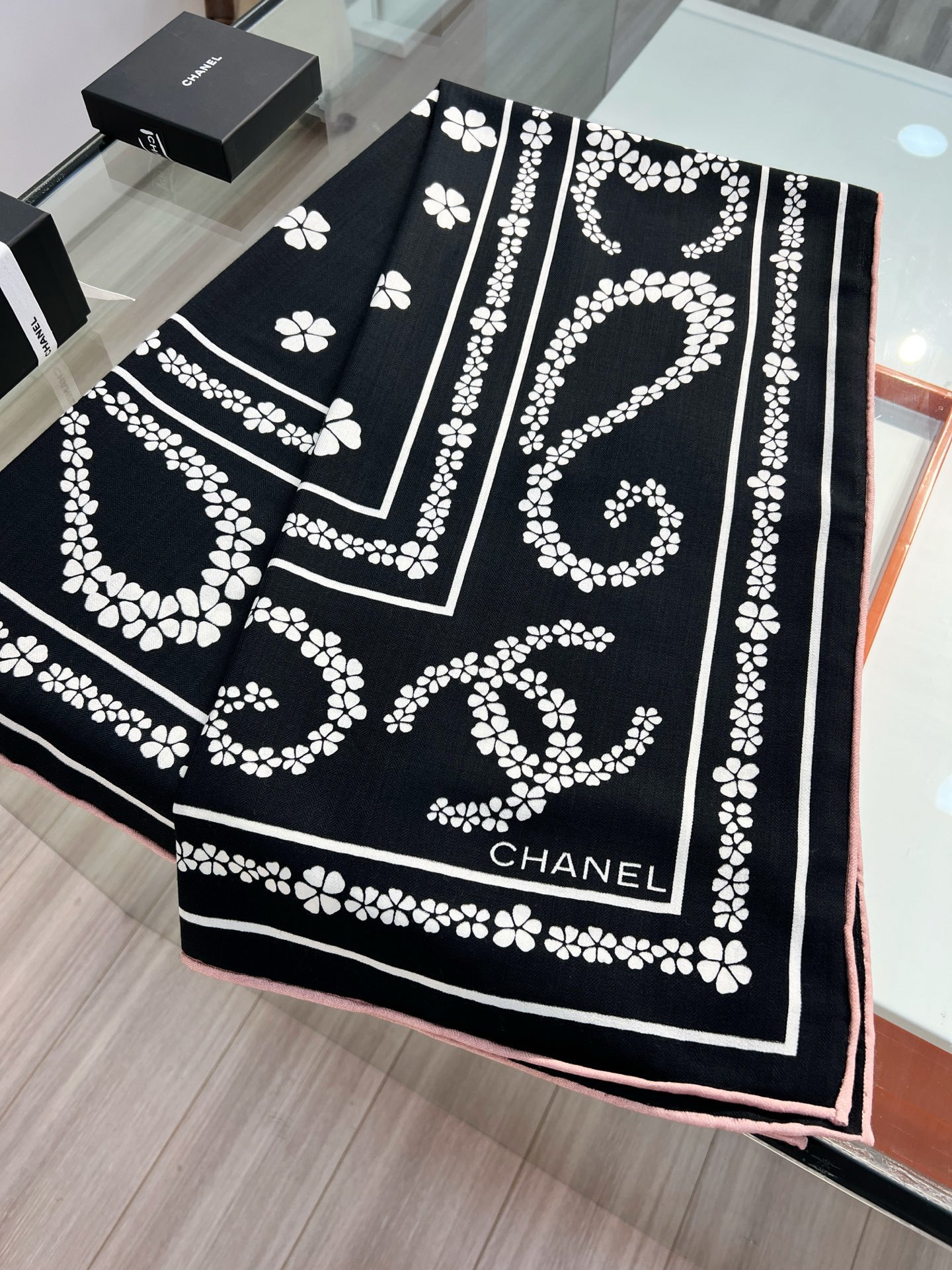 💰Chanel ~25秋冬新品~【幸运草双C组合】【140双面丝毛披肩】手工卷边丝毛方巾(30%桑蚕丝7