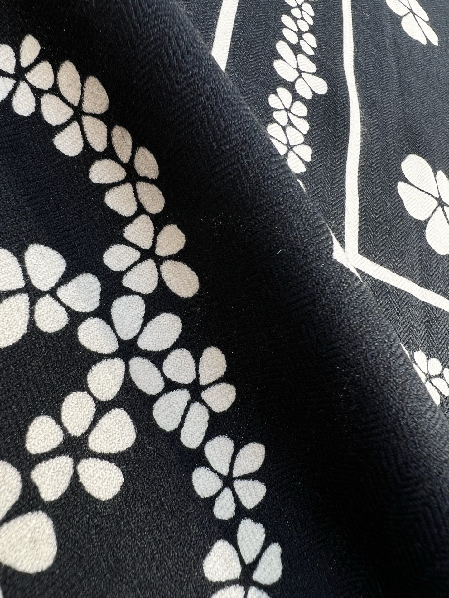 💰Chanel ~25秋冬新品~【幸运草双C组合】【140双面丝毛披肩】手工卷边丝毛方巾(30%桑蚕丝7