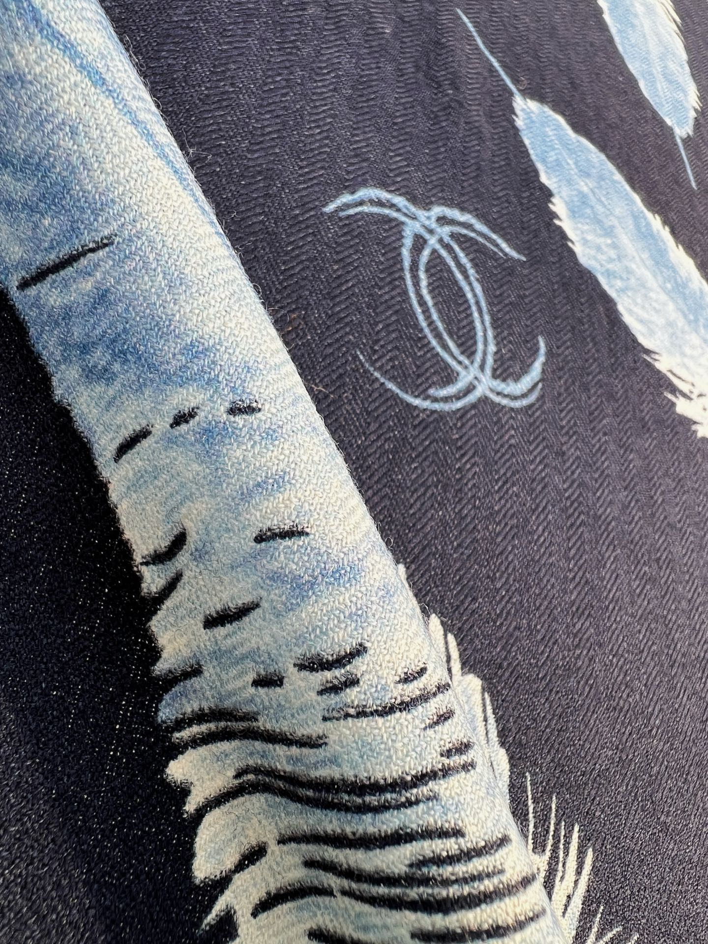 💰Chanel ~25秋冬新品~【贵妇羽毛系列】【140双面丝毛披肩】手工卷边丝毛方巾(30%桑蚕丝70