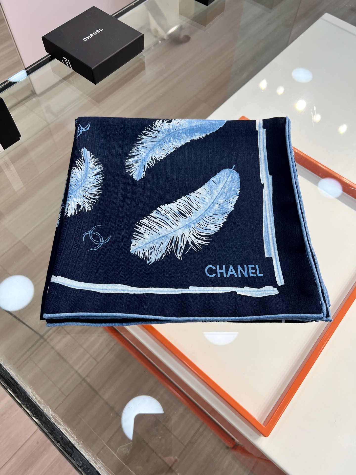 💰Chanel ~25秋冬新品~【贵妇羽毛系列】【140双面丝毛披肩】手工卷边丝毛方巾(30%桑蚕丝70