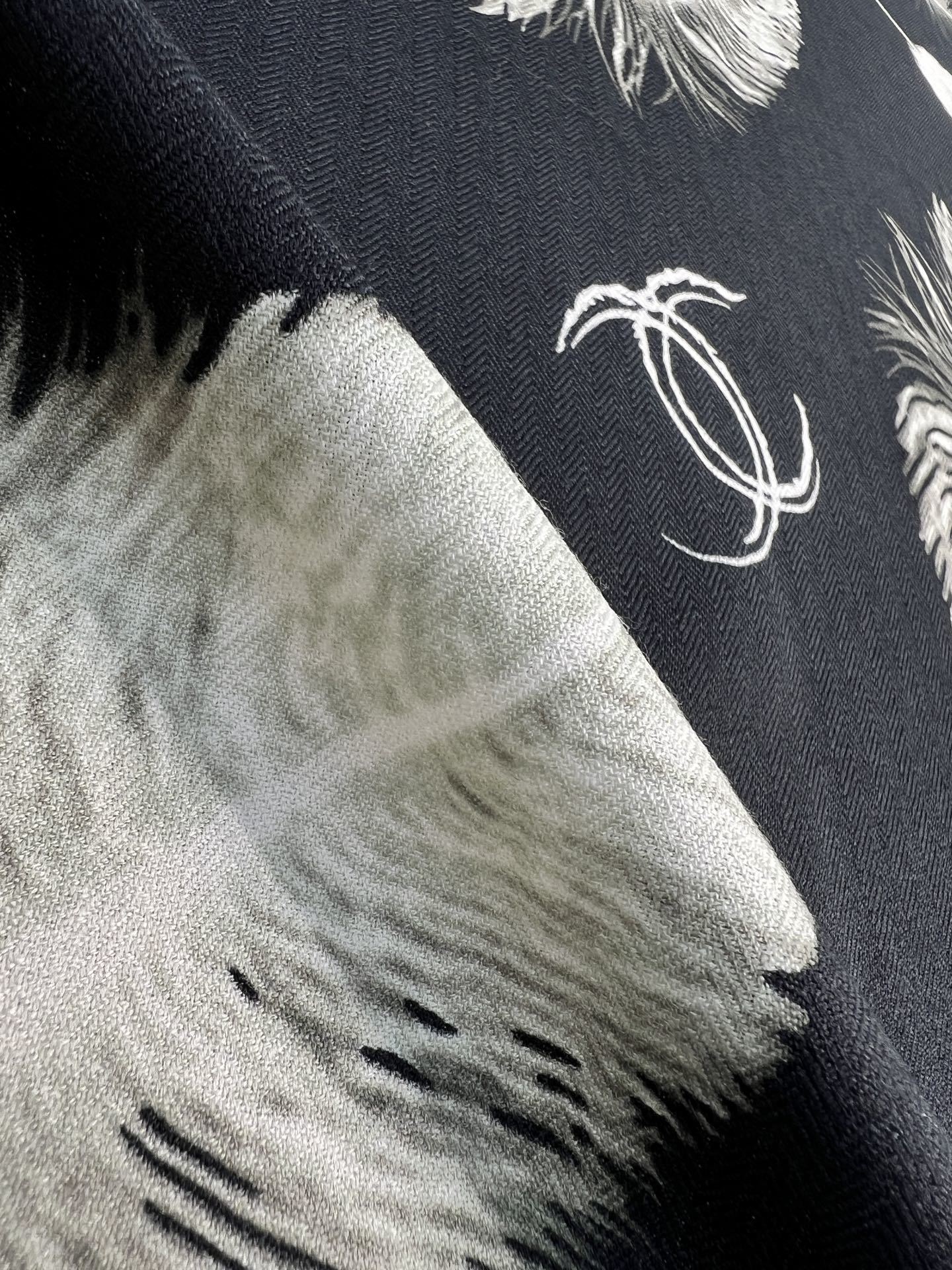 💰Chanel ~25秋冬新品~【贵妇羽毛系列】【140双面丝毛披肩】手工卷边丝毛方巾(30%桑蚕丝70