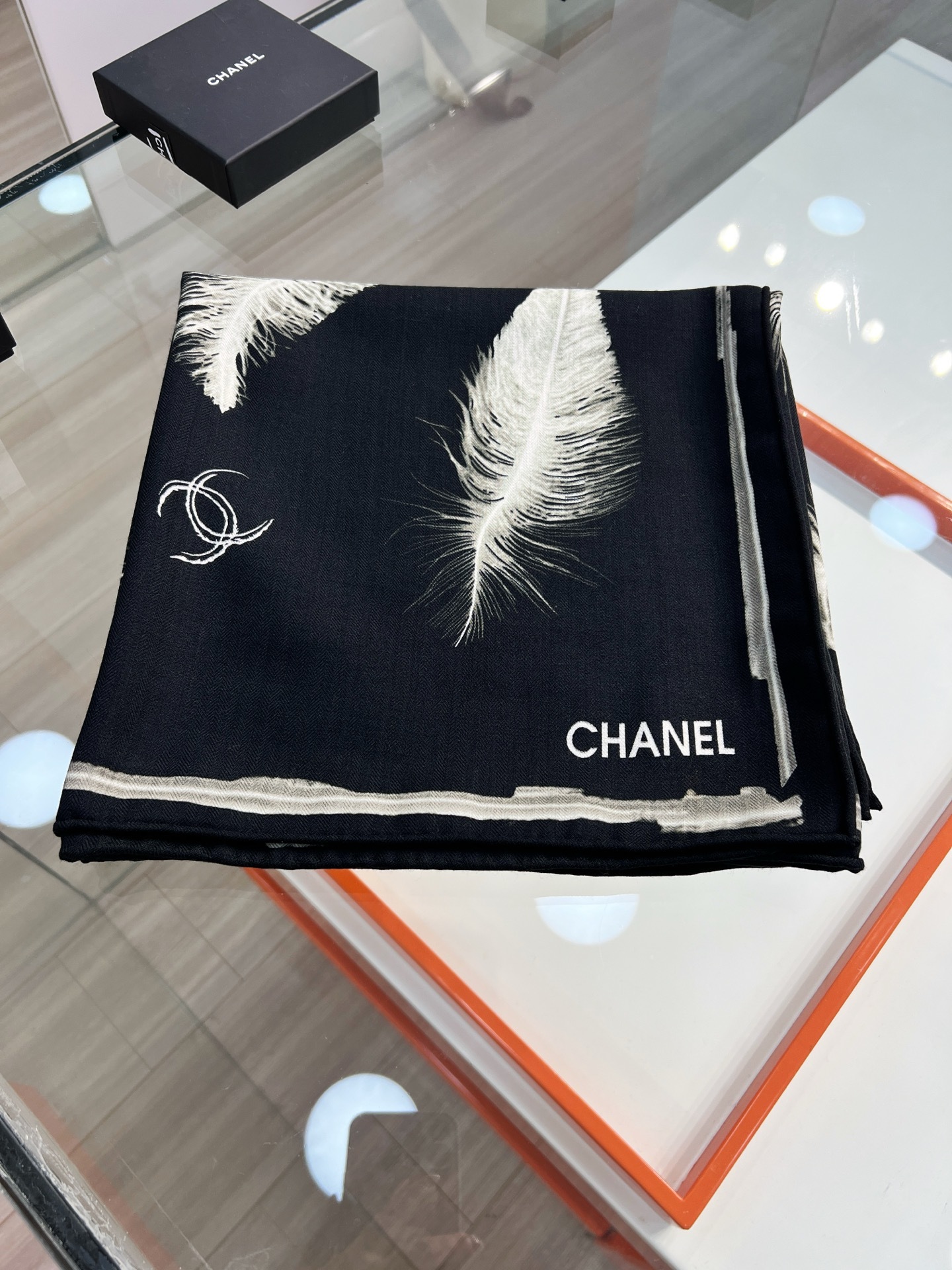 💰Chanel ~25秋冬新品~【贵妇羽毛系列】【140双面丝毛披肩】手工卷边丝毛方巾(30%桑蚕丝70