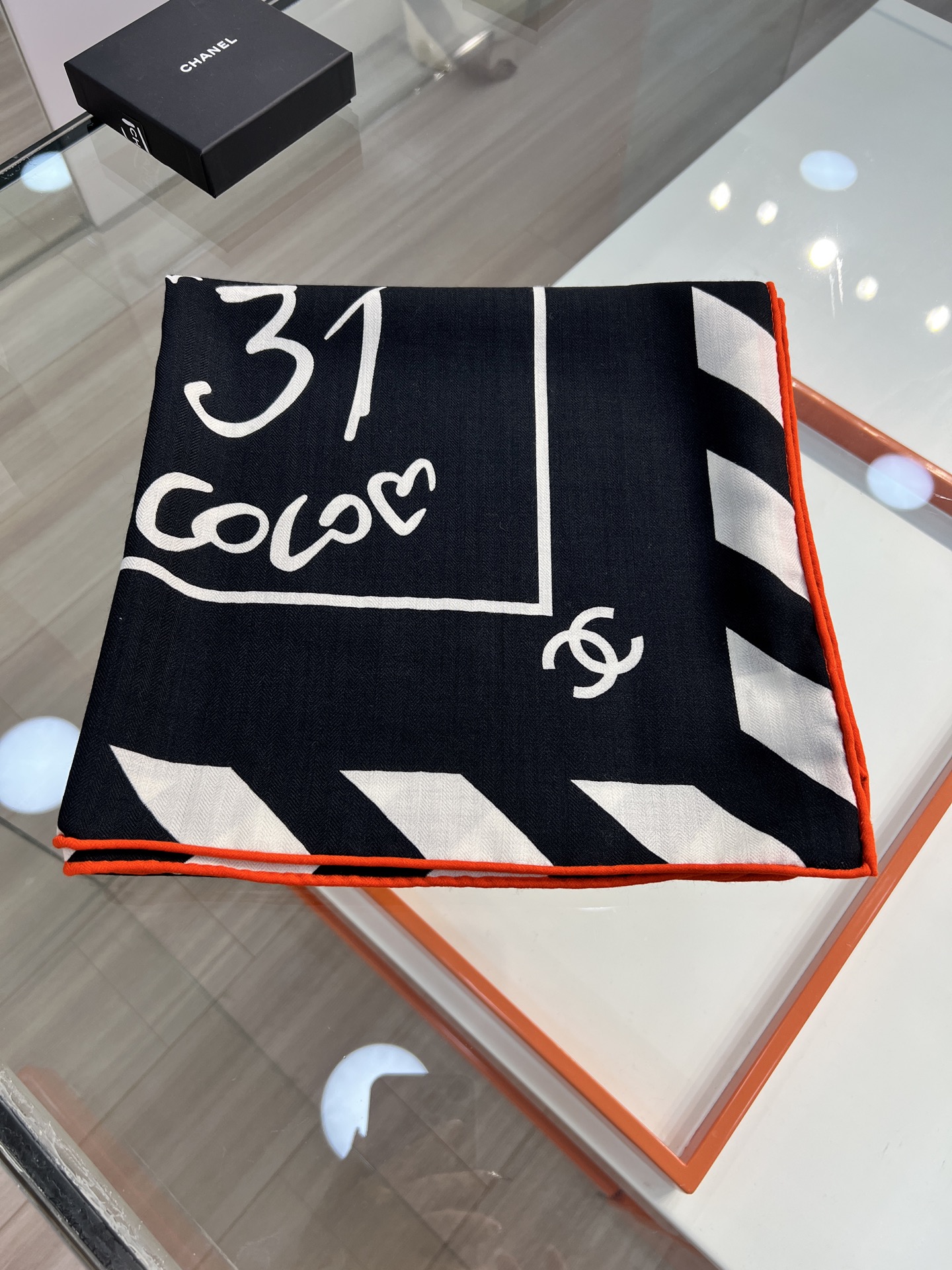 💰Chanel ~25秋冬新品～【双C字母涂鸭】【140双面丝毛披肩】手工卷边丝毛方巾（30%桑蚕丝70