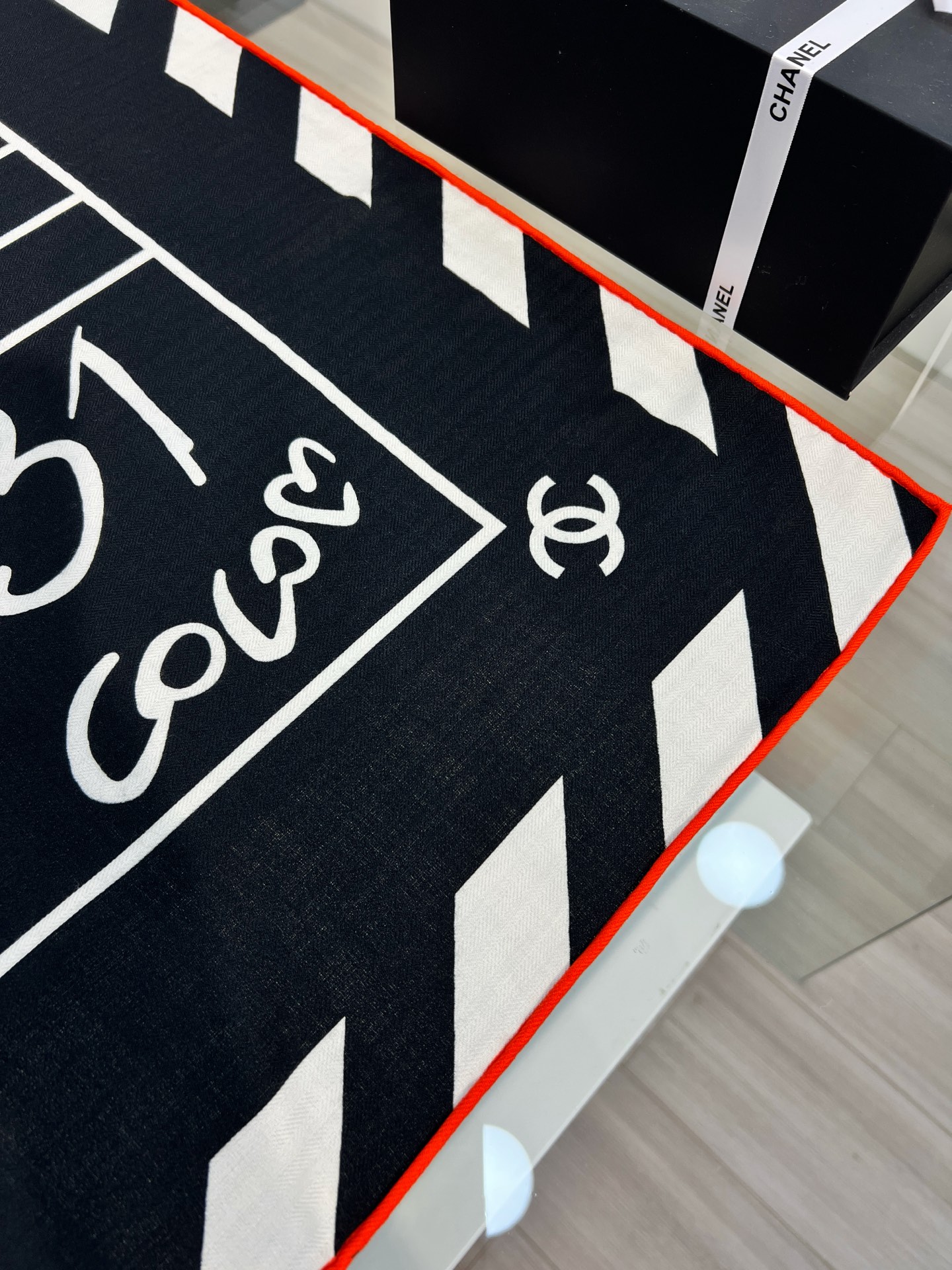 💰Chanel ~25秋冬新品～【双C字母涂鸭】【140双面丝毛披肩】手工卷边丝毛方巾（30%桑蚕丝70