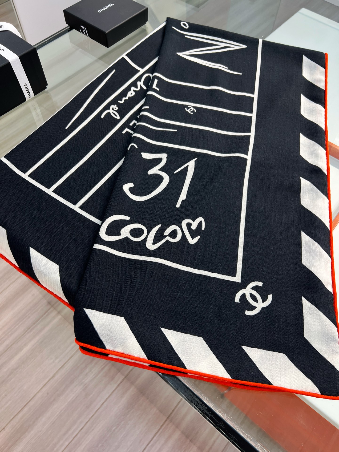 💰Chanel ~25秋冬新品～【双C字母涂鸭】【140双面丝毛披肩】手工卷边丝毛方巾（30%桑蚕丝70