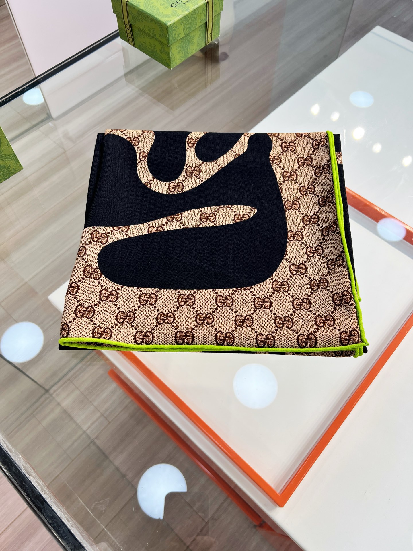 💰225*140 项目双面同色印花丝毛披肩～Gucci艺术家Sara Leghissa革新演绎Gucci