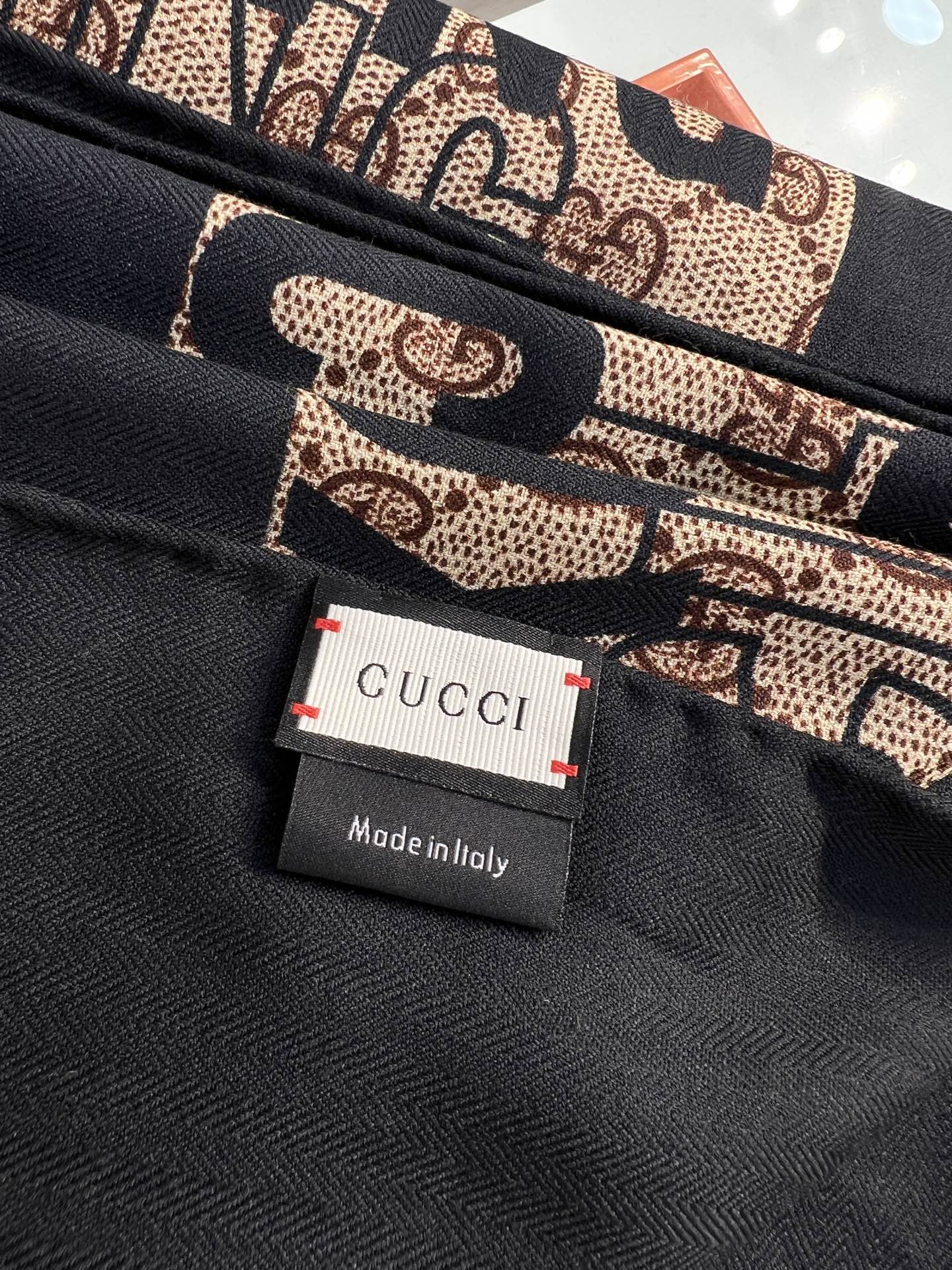 💰225*140 项目双面同色印花丝毛披肩～Gucci艺术家Sara Leghissa革新演绎Gucci