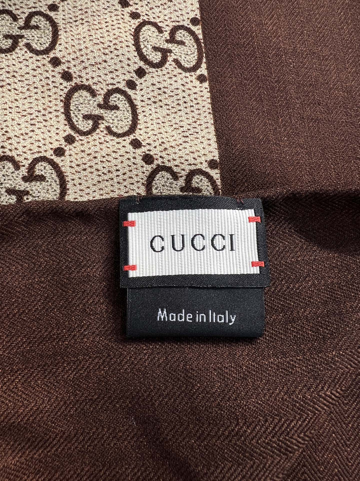 💰225*140 项目双面同色印花丝毛披肩～Gucci艺术家Sara Leghissa革新演绎Gucci