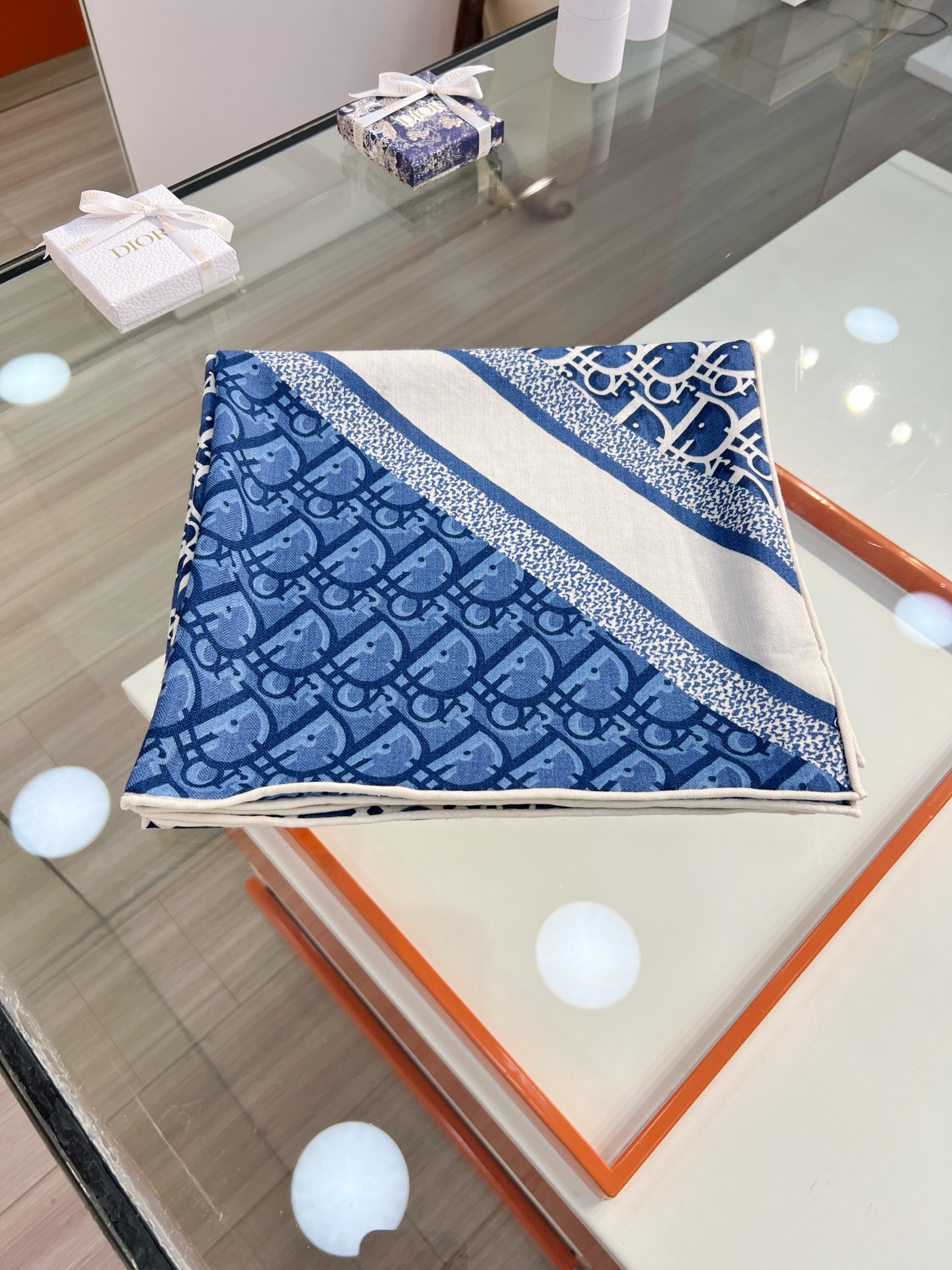 💰Dior 印花方巾【140双面同色丝毛披肩】30%真丝70%羊毛面料 Oblique 印花这款 Dio