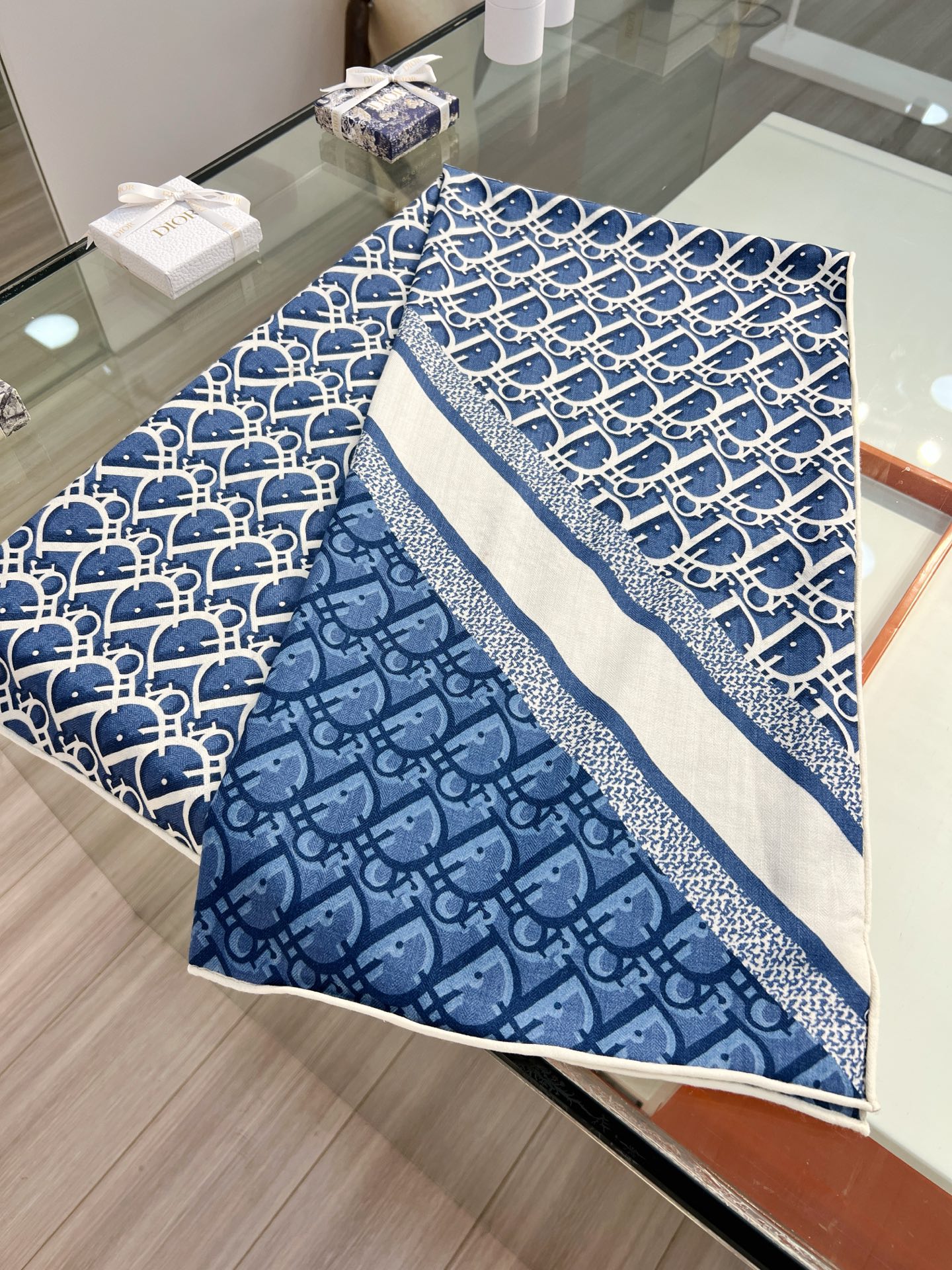 💰Dior 印花方巾【140双面同色丝毛披肩】30%真丝70%羊毛面料 Oblique 印花这款 Dio