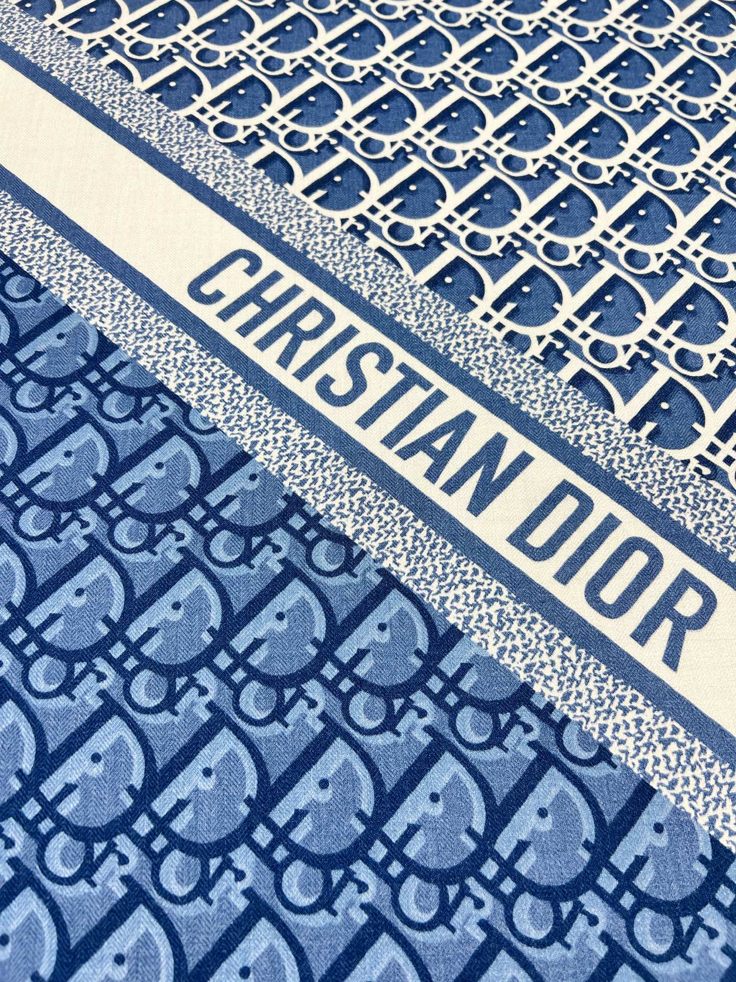 💰Dior 印花方巾【140双面同色丝毛披肩】30%真丝70%羊毛面料 Oblique 印花这款 Dio