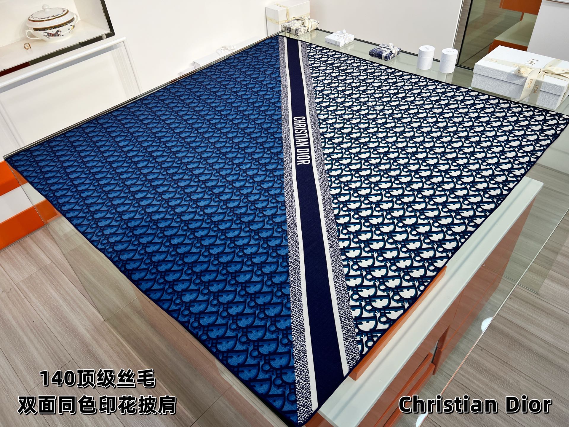 💟Dior 印花方巾【140双面同色丝绒披肩】30%真丝70%羊绒面料 Oblique 印花这款 Dio