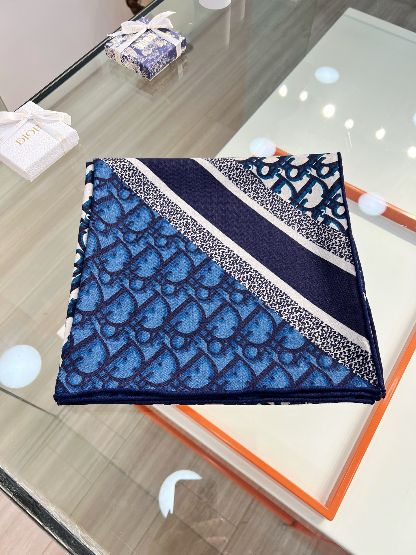 💟Dior 印花方巾【140双面同色丝绒披肩】30%真丝70%羊绒面料 Oblique 印花这款 Dio