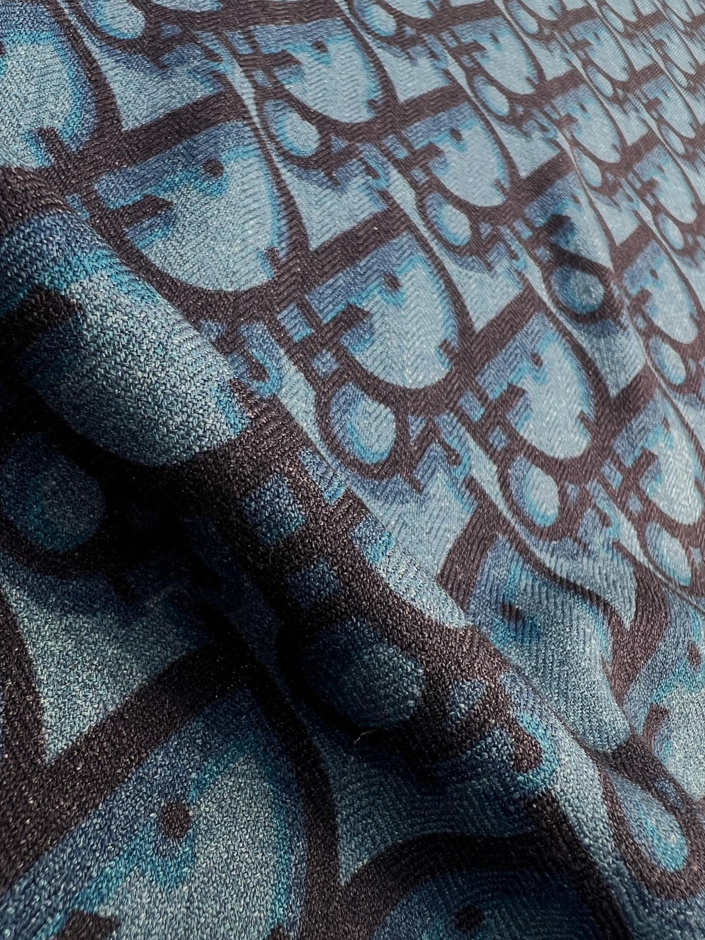 💟Dior 印花方巾【140双面同色丝绒披肩】30%真丝70%羊绒面料 Oblique 印花这款 Dio