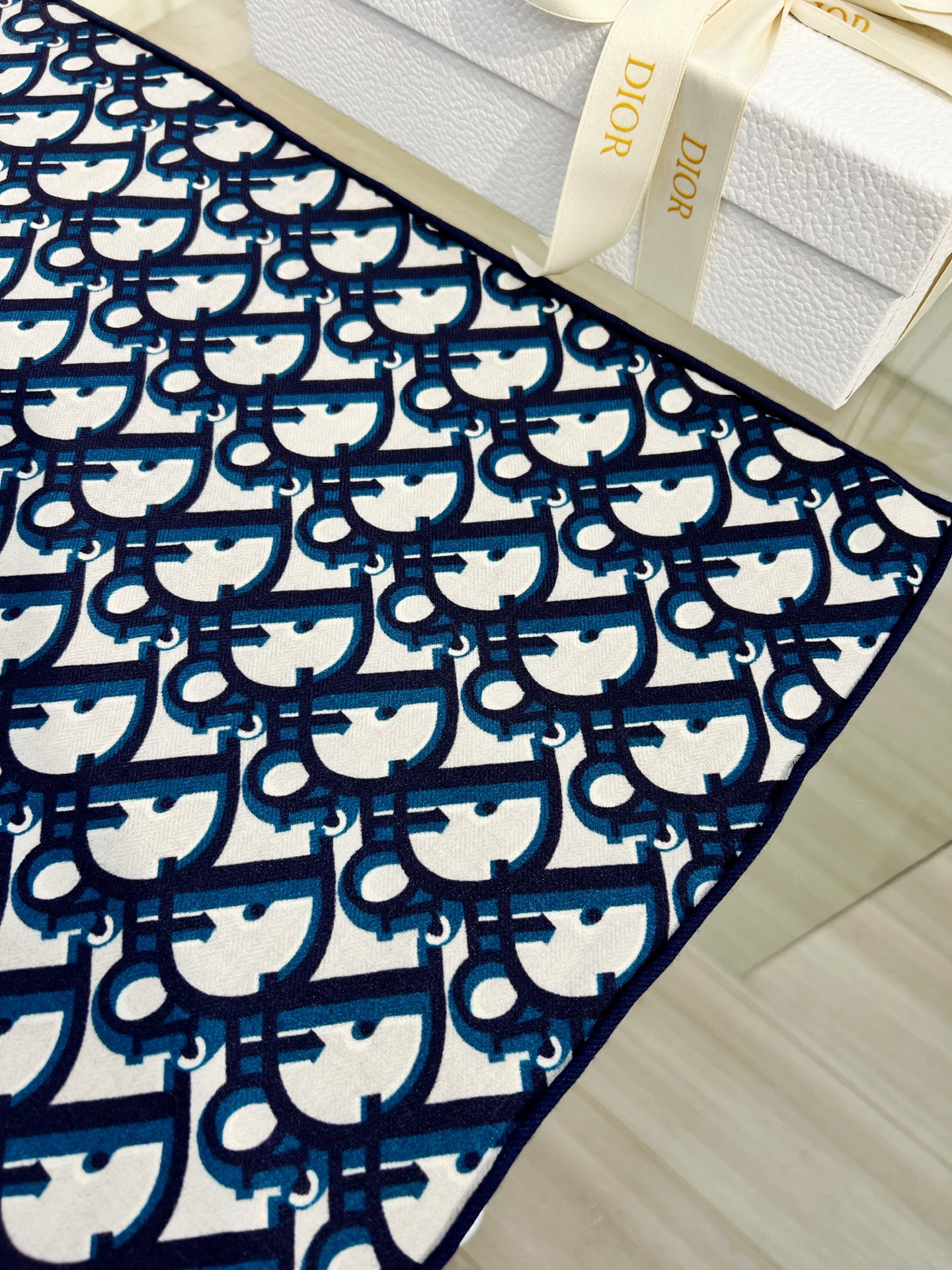 💟Dior 印花方巾【140双面同色丝绒披肩】30%真丝70%羊绒面料 Oblique 印花这款 Dio