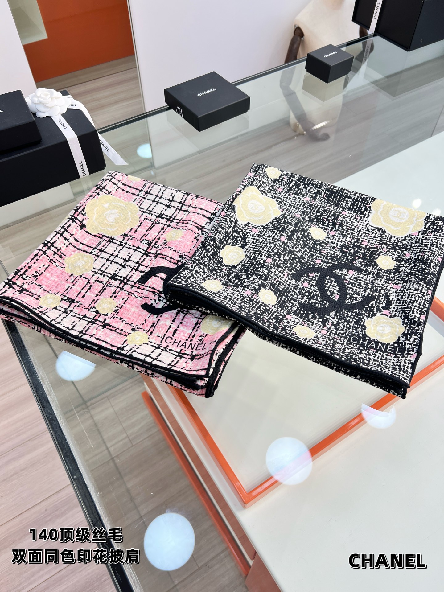 💰Chanel ~25秋冬新品～“花呢纹理与山茶花”【140双面丝毛披肩】手工卷边丝毛方巾（30%桑蚕丝