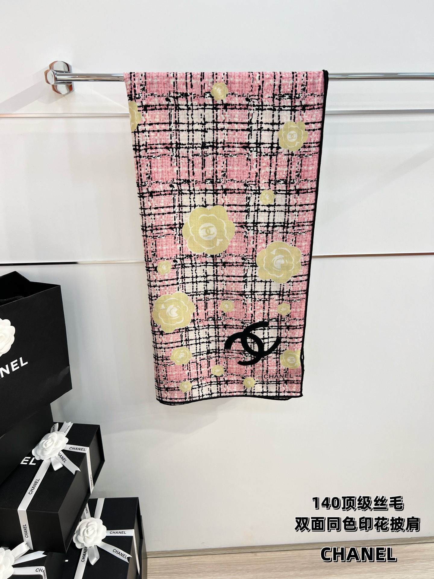 💰Chanel ~25秋冬新品～“花呢纹理与山茶花”【140双面丝毛披肩】手工卷边丝毛方巾（30%桑蚕丝
