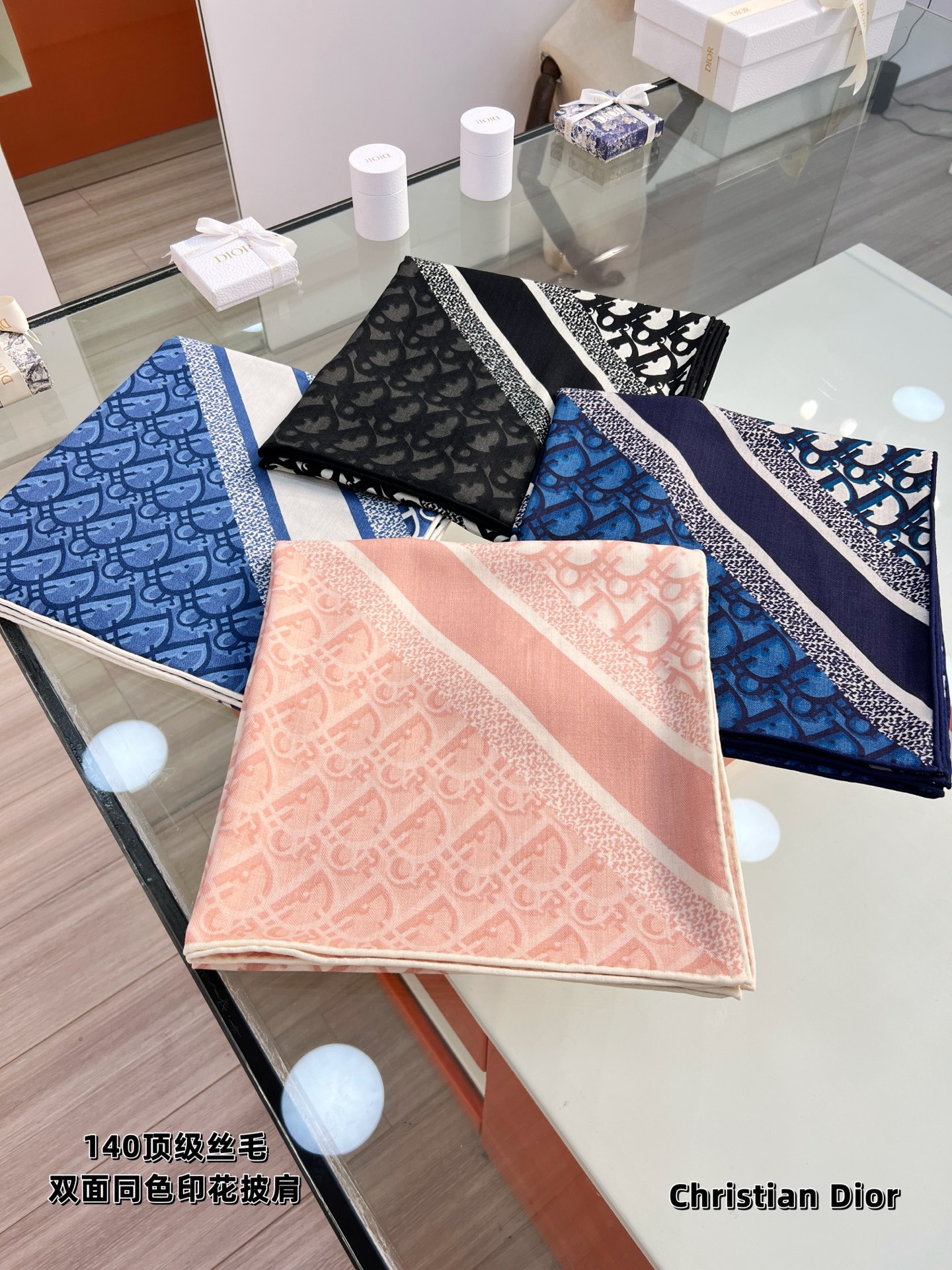 💟Dior 印花方巾【140双面同色丝绒披肩】30%真丝70%羊绒面料 Oblique 印花这款 Dio