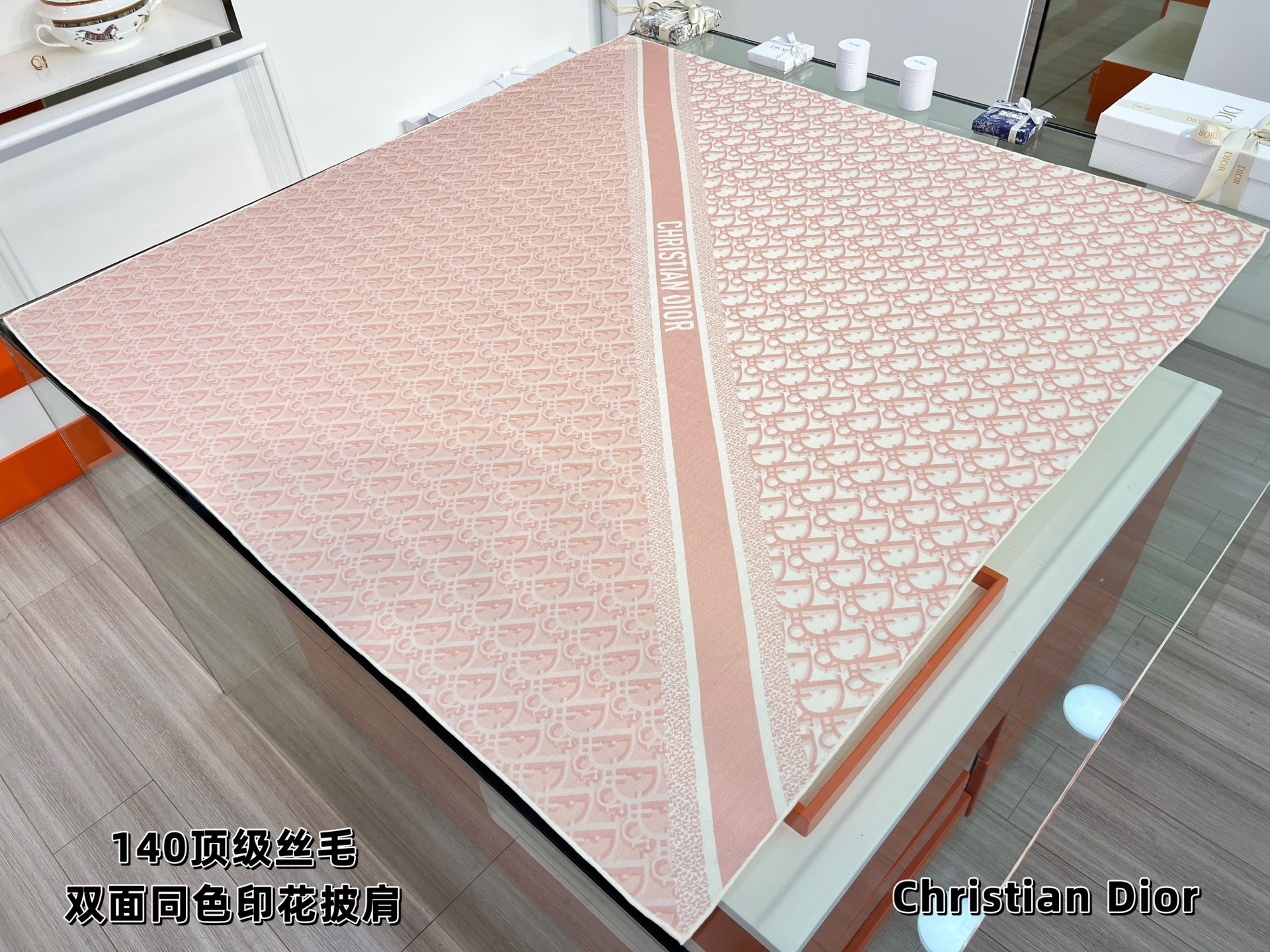 💟Dior 印花方巾【140双面同色丝绒披肩】30%真丝70%羊绒面料 Oblique 印花这款 Dio