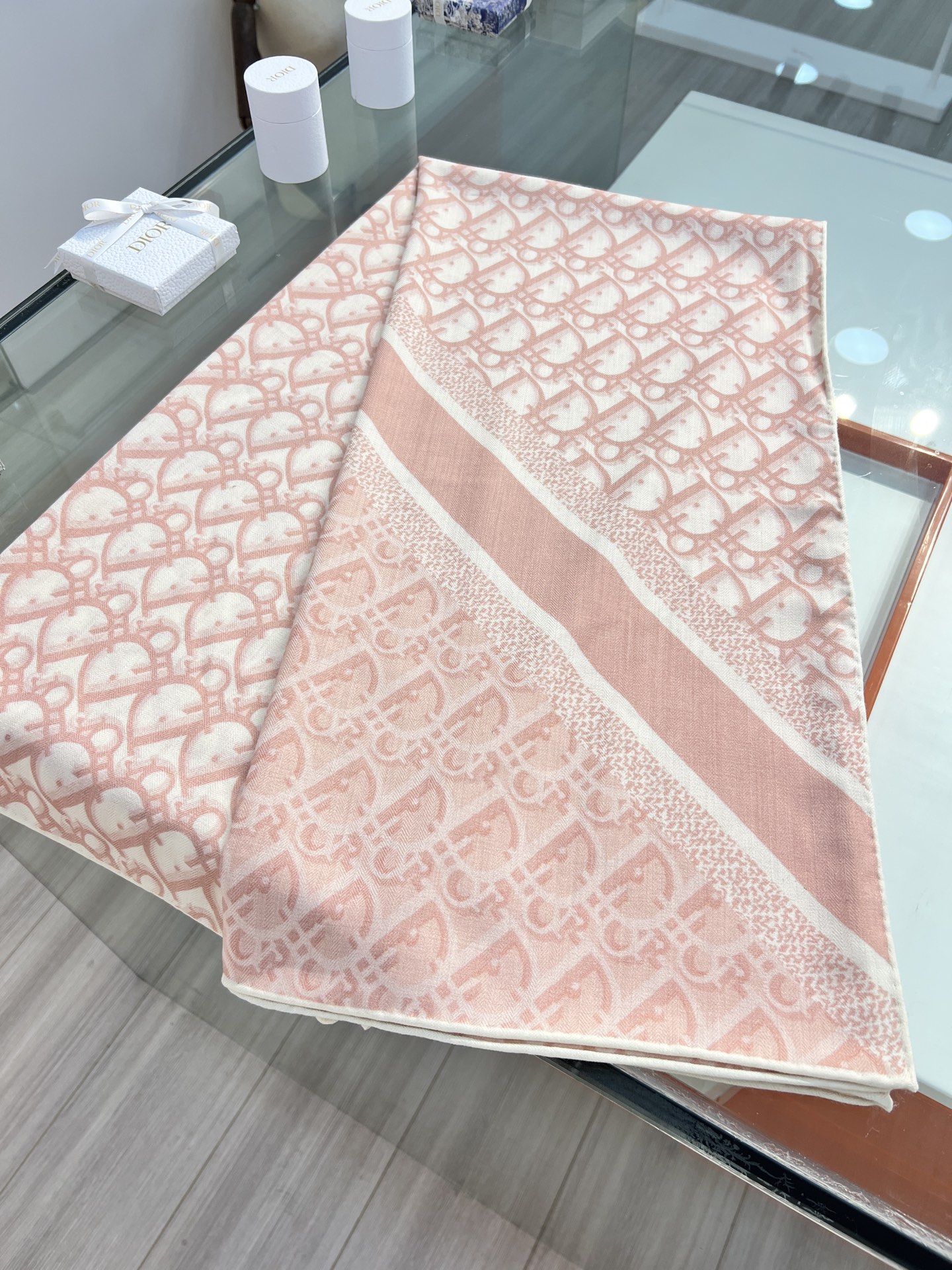 💟Dior 印花方巾【140双面同色丝绒披肩】30%真丝70%羊绒面料 Oblique 印花这款 Dio