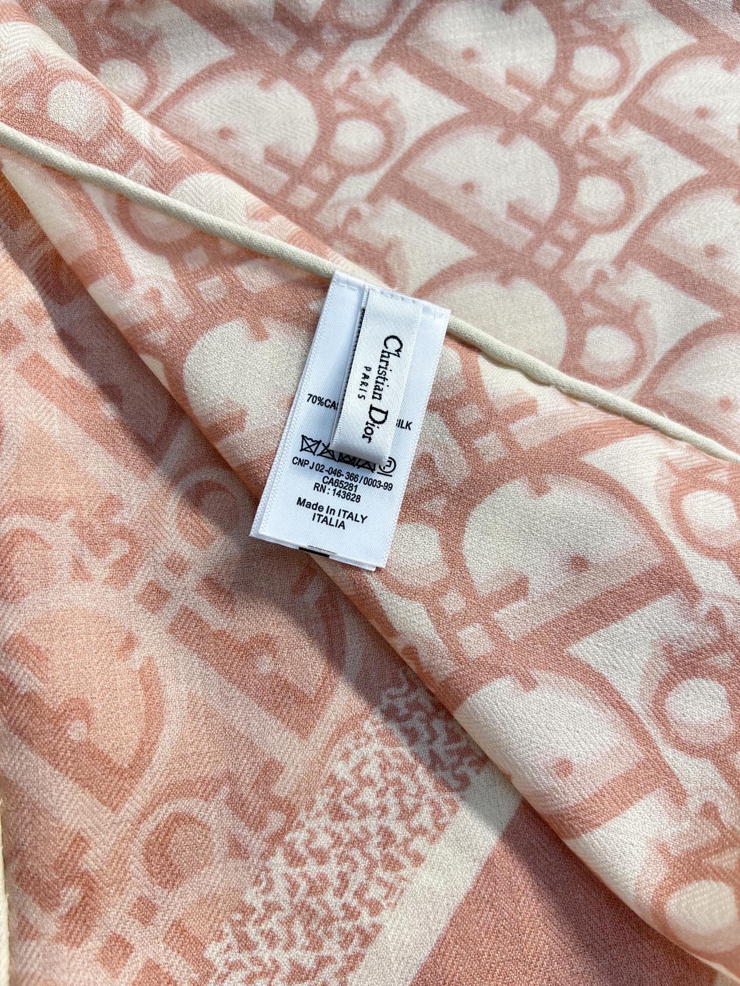 💟Dior 印花方巾【140双面同色丝绒披肩】30%真丝70%羊绒面料 Oblique 印花这款 Dio