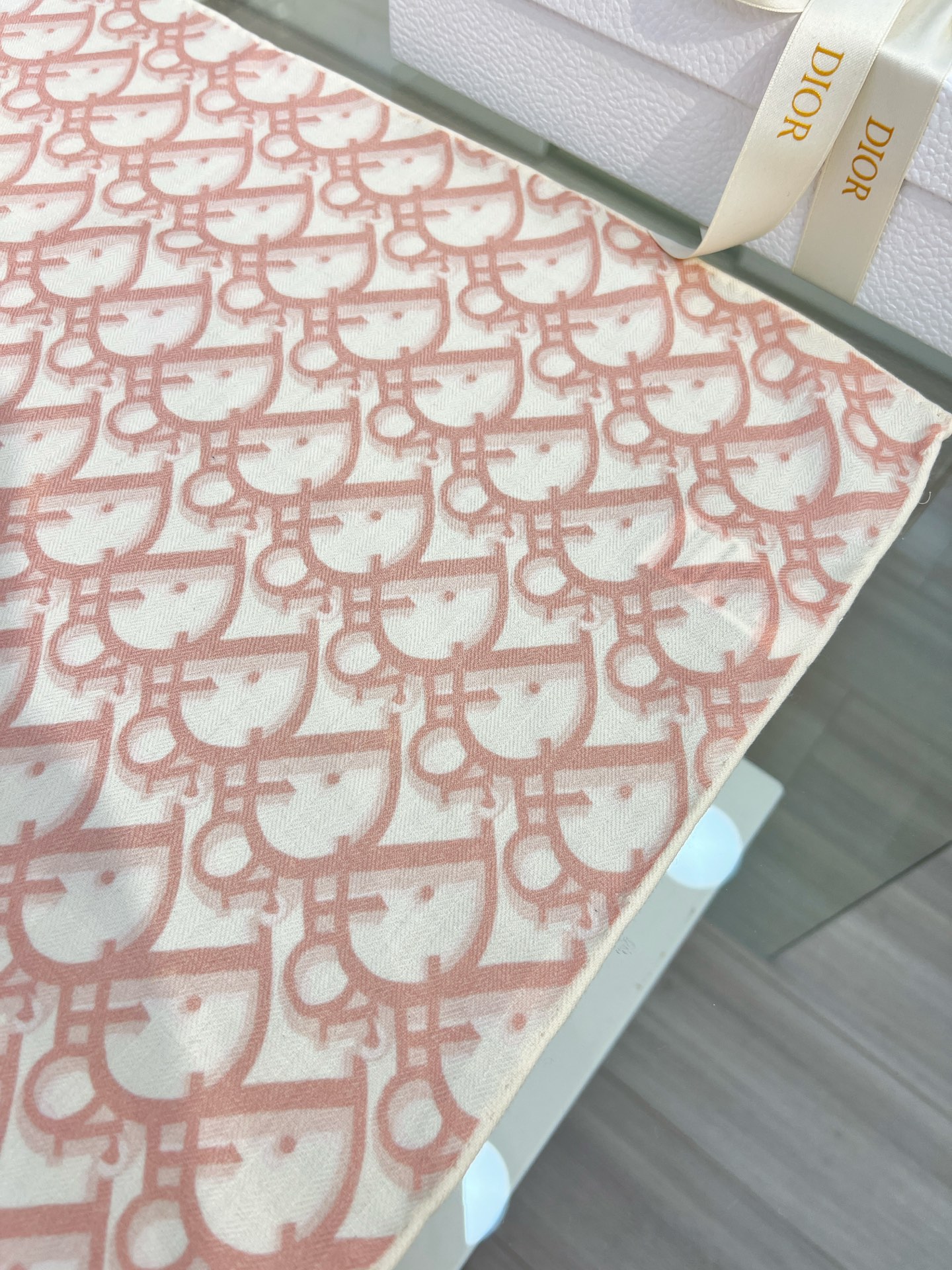 💟Dior 印花方巾【140双面同色丝绒披肩】30%真丝70%羊绒面料 Oblique 印花这款 Dio