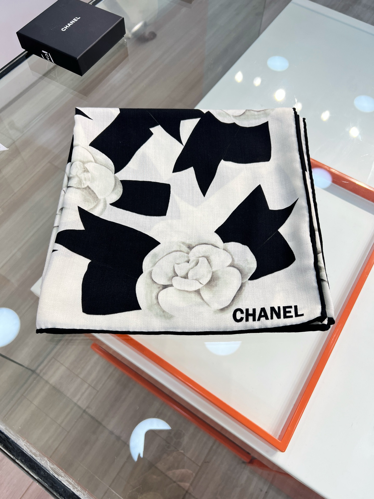 💰Chanel ~25秋冬新品～“山茶花与蝴蝶结”【140双面丝毛披肩】手工卷边丝毛方巾（30%桑蚕丝7