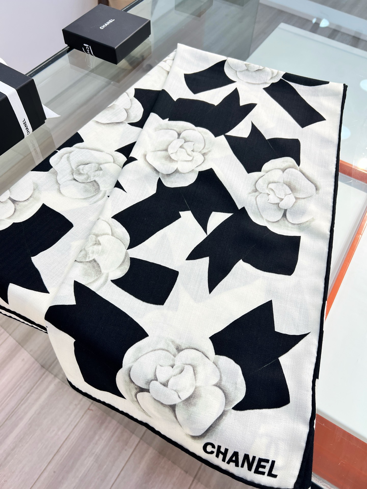 💰Chanel ~25秋冬新品～“山茶花与蝴蝶结”【140双面丝毛披肩】手工卷边丝毛方巾（30%桑蚕丝7
