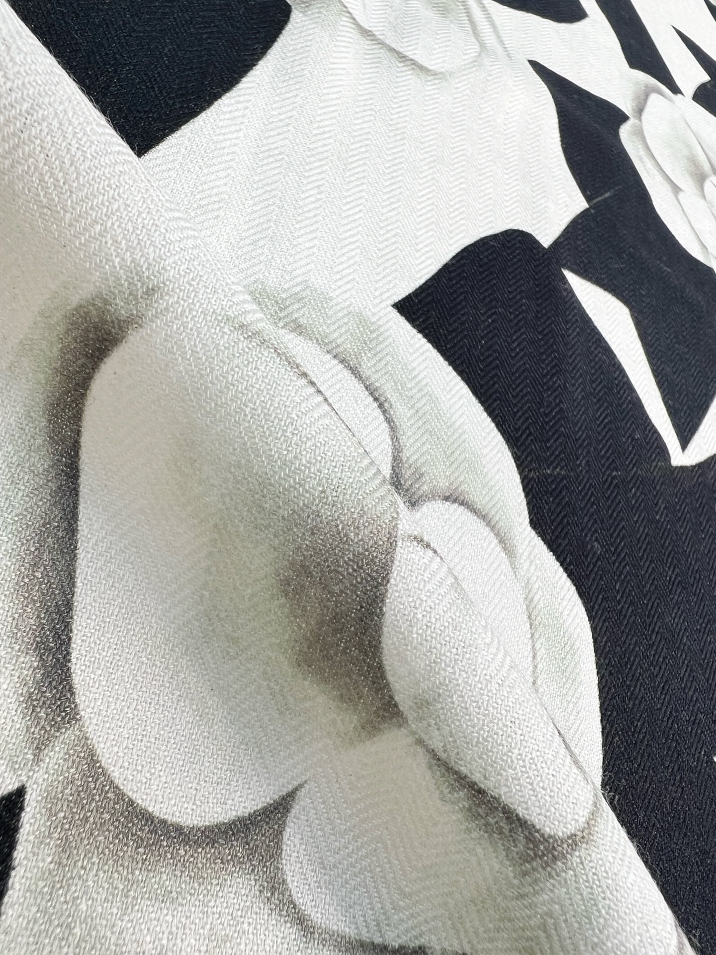 💰Chanel ~25秋冬新品～“山茶花与蝴蝶结”【140双面丝毛披肩】手工卷边丝毛方巾（30%桑蚕丝7