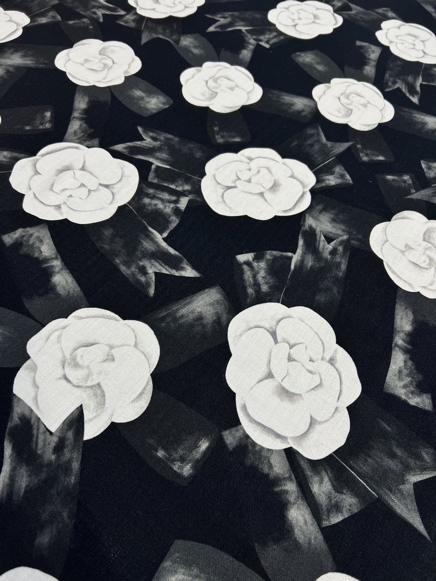 💰Chanel ~25秋冬新品~“山茶花与蝴蝶结”【140双面丝毛披肩】手工卷边丝毛方巾(30%桑蚕丝7