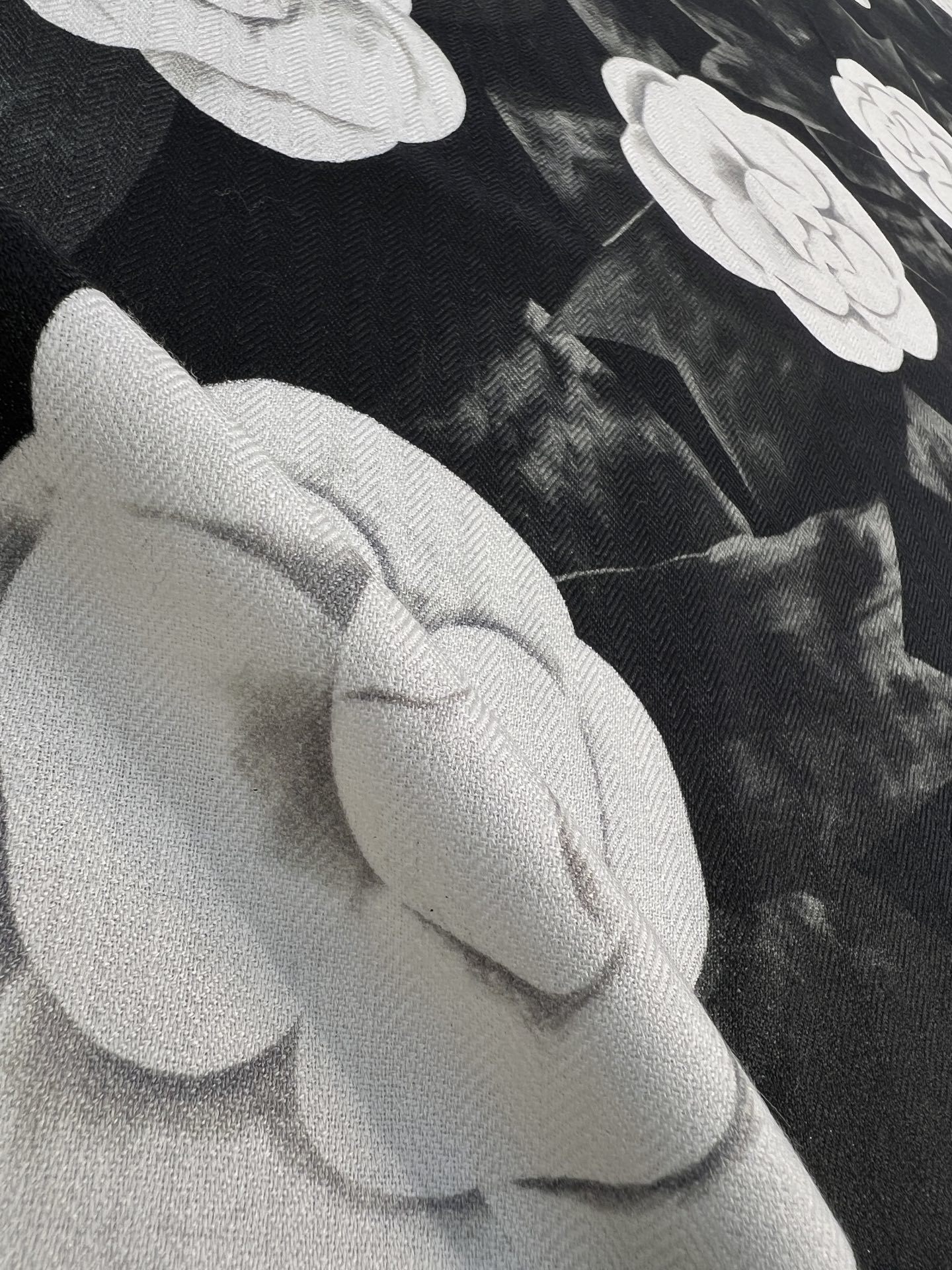 💰Chanel ~25秋冬新品~“山茶花与蝴蝶结”【140双面丝毛披肩】手工卷边丝毛方巾(30%桑蚕丝7